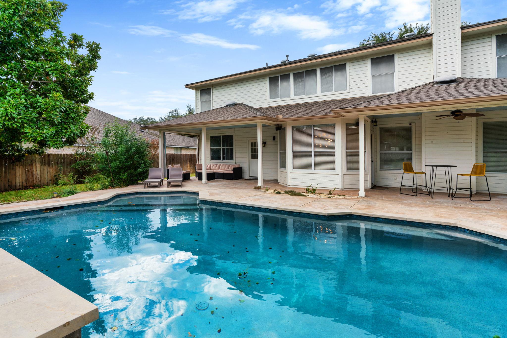 Listing photo 1 of 807  Clarence Bohls Ln