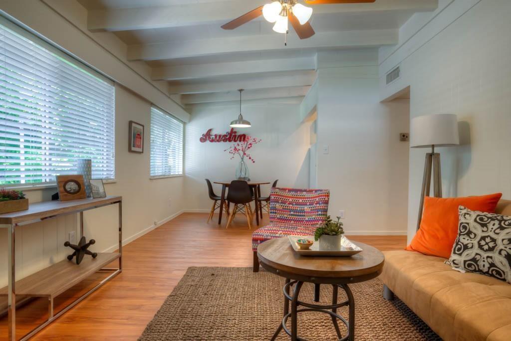 Sitting room with beam ceiling, light wood-type f