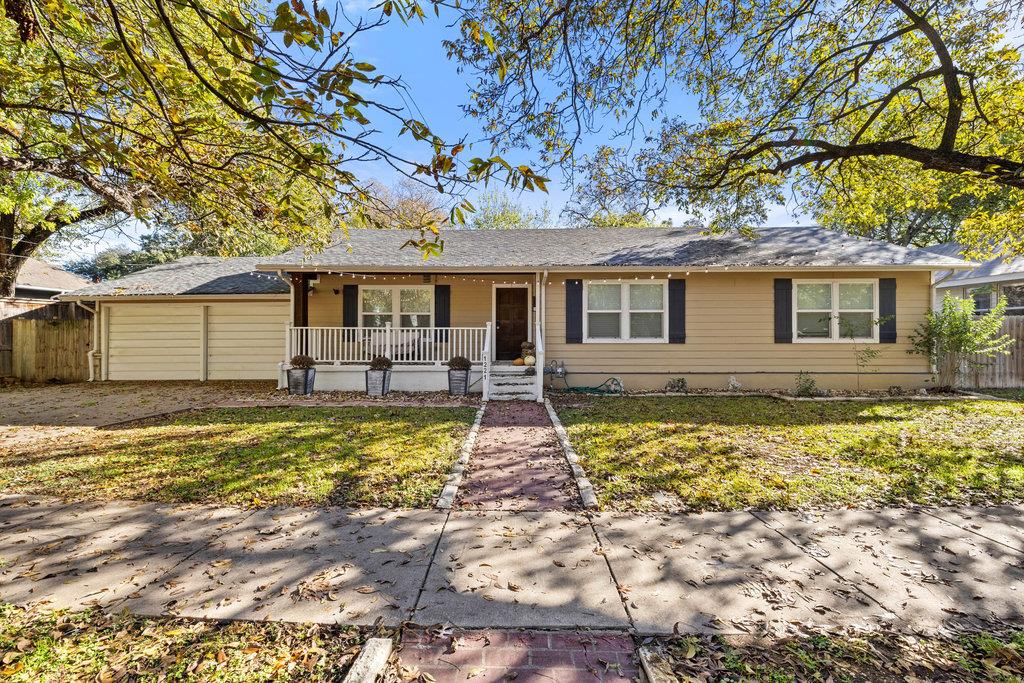 Listing photo 1 of 1221 S Austin Ave