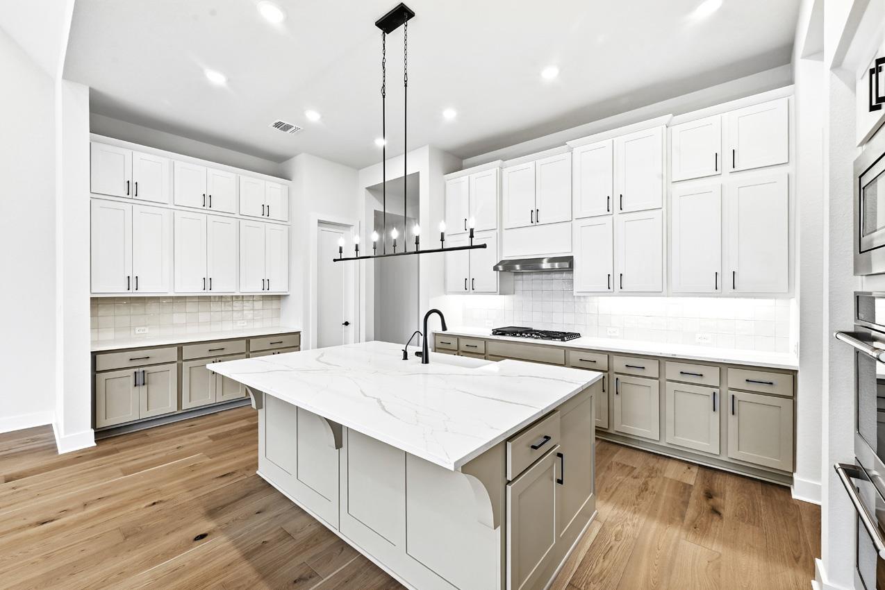Listing photo 1 of 315  Leaning Rock Rdg