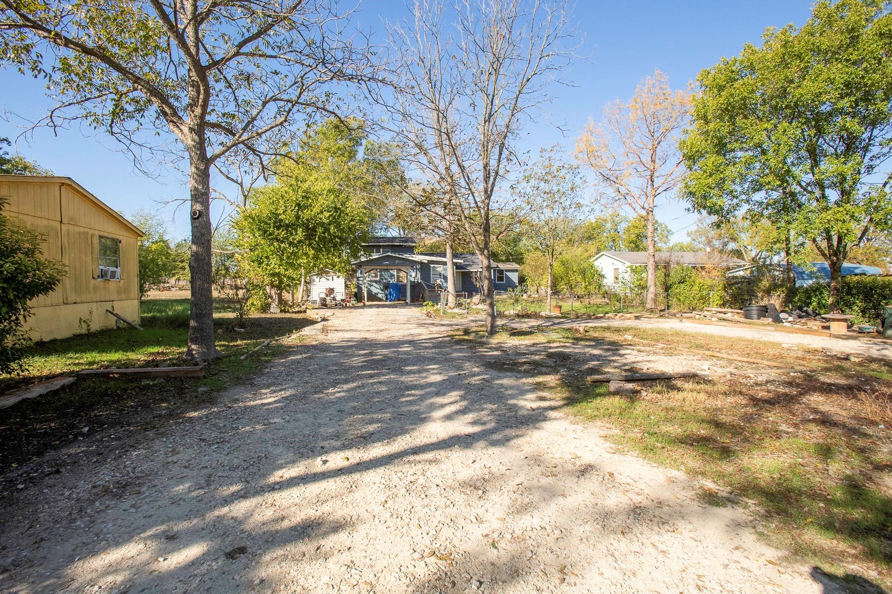 View of dirt / gravel road