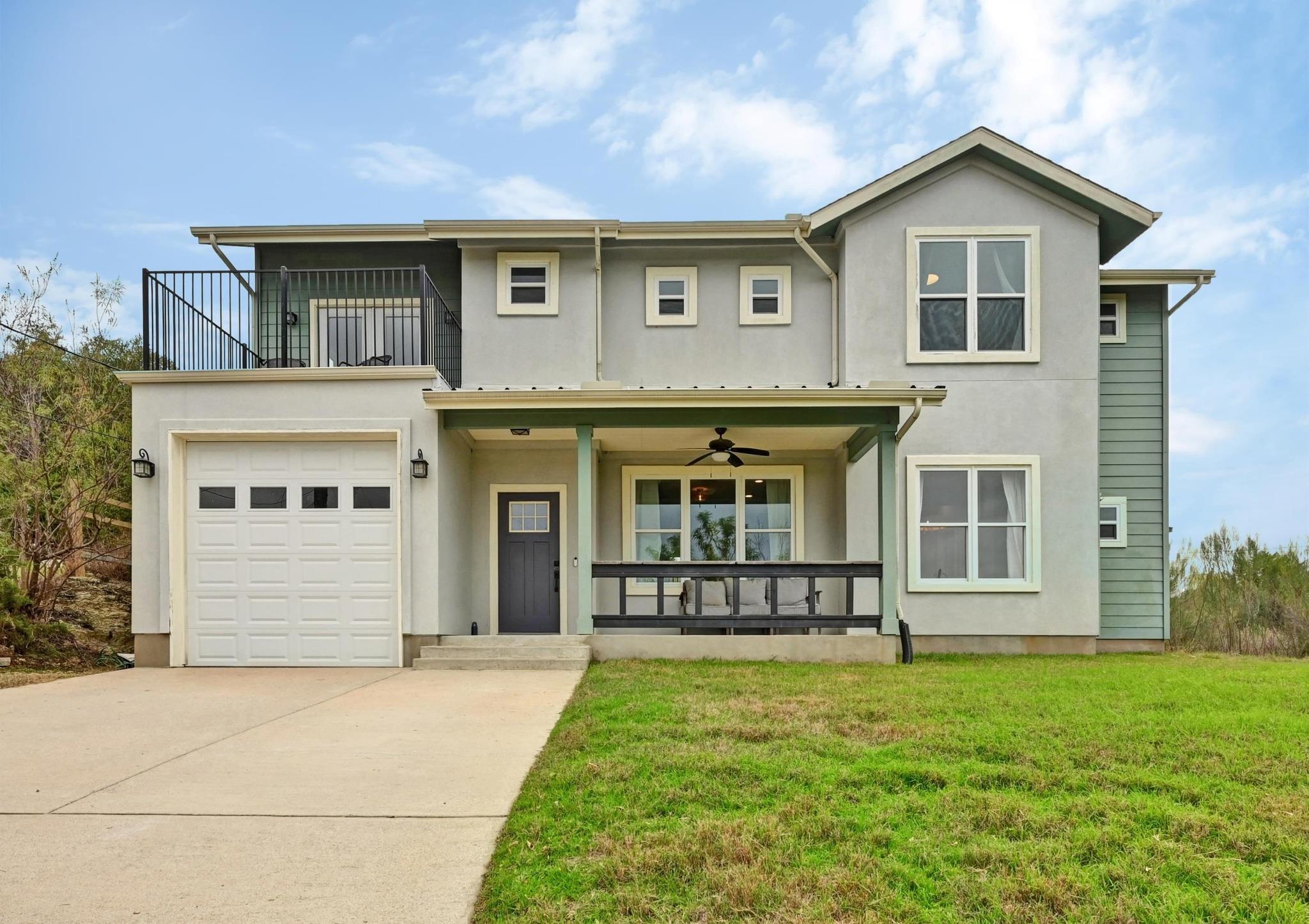 Listing photo 1 of 17305  Lake Wood Cir