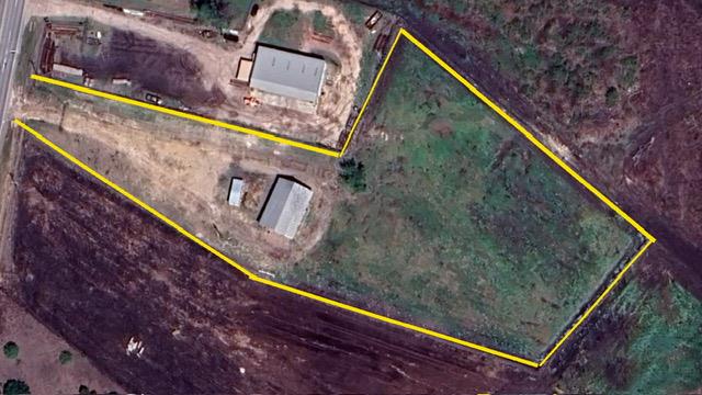 Aerial map of property and surrounding area featu