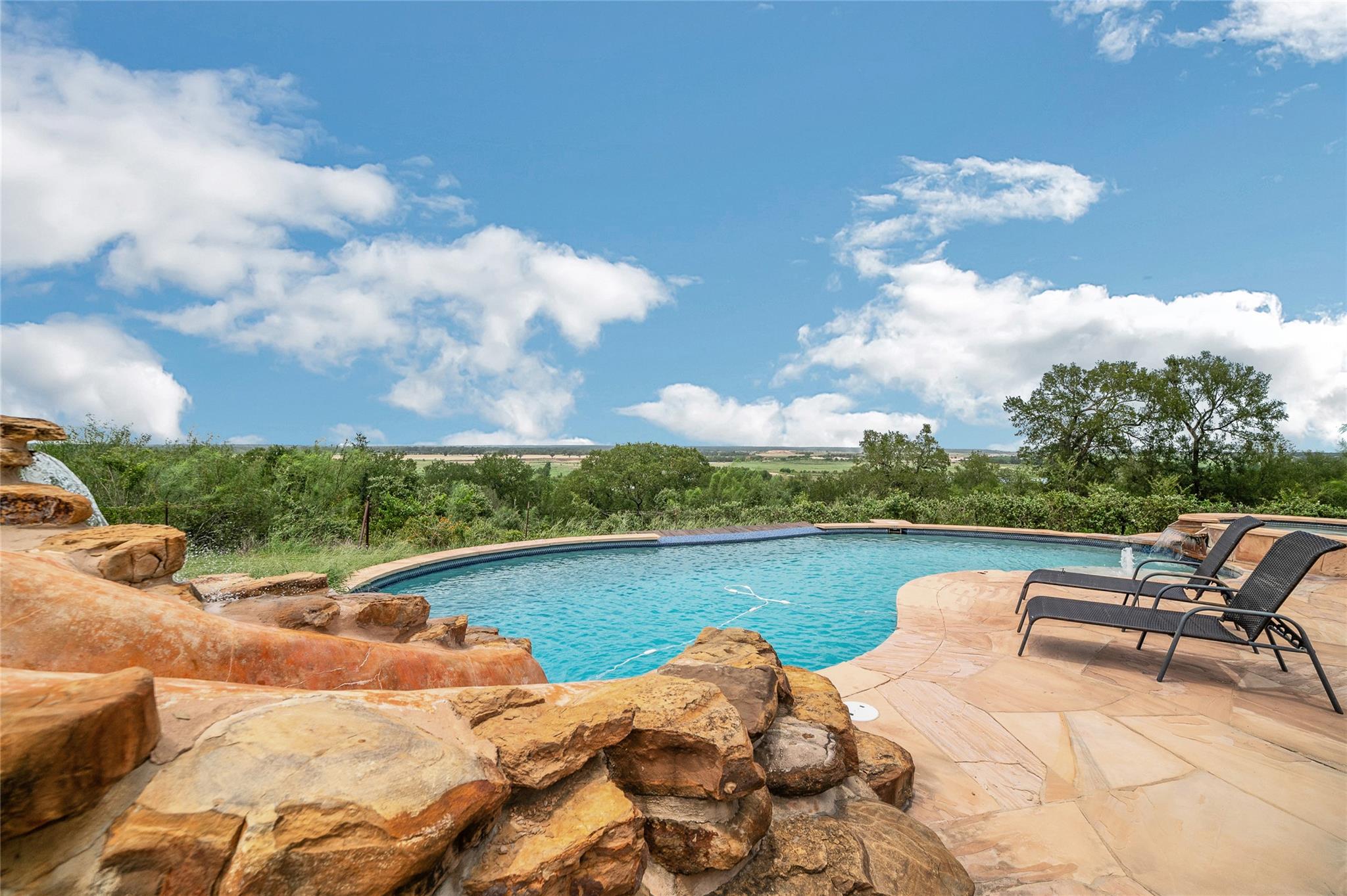 Listing photo 1 of 520  Double Eagle Ranch Dr