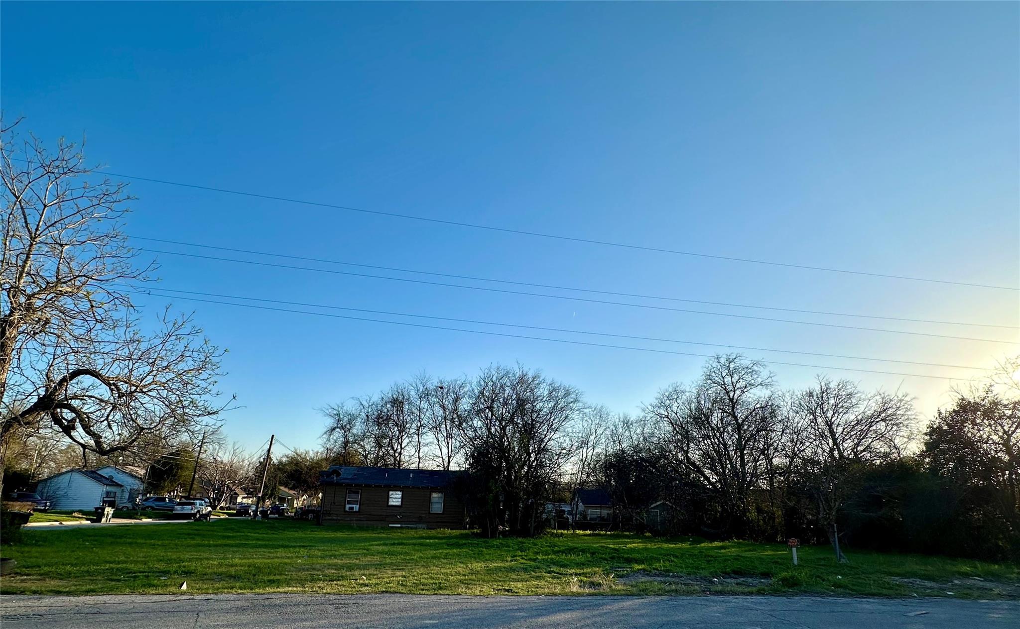 Listing photo 1 of 1002 S 24th St