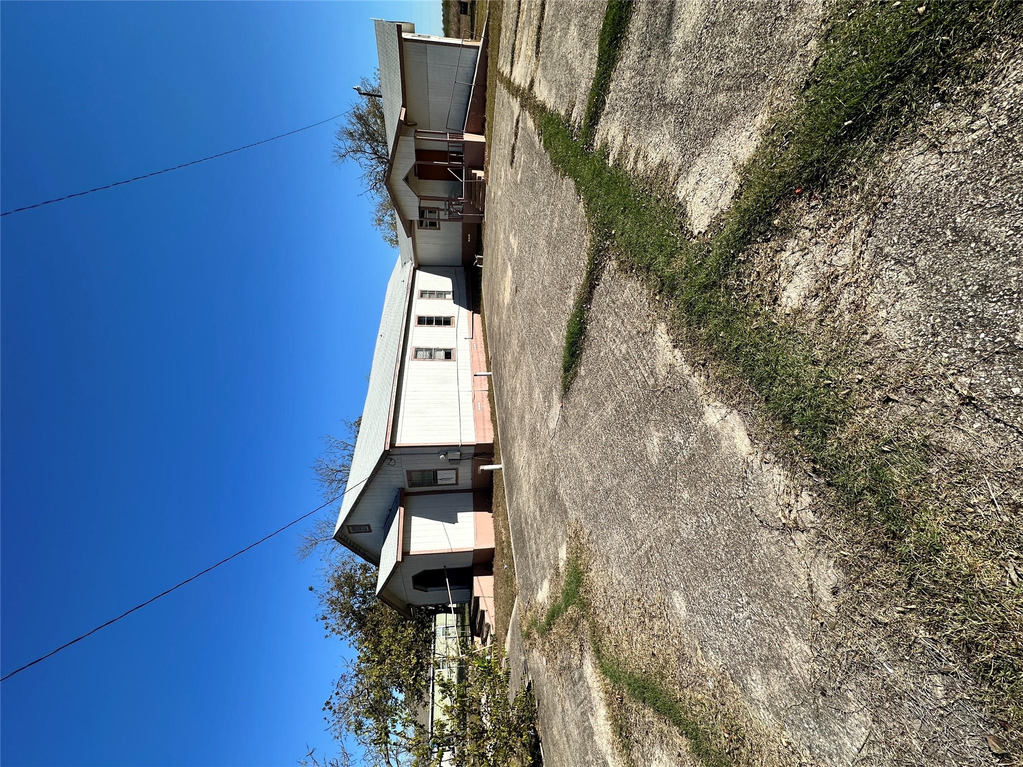 Listing photo 1 of 125  2nd Ave