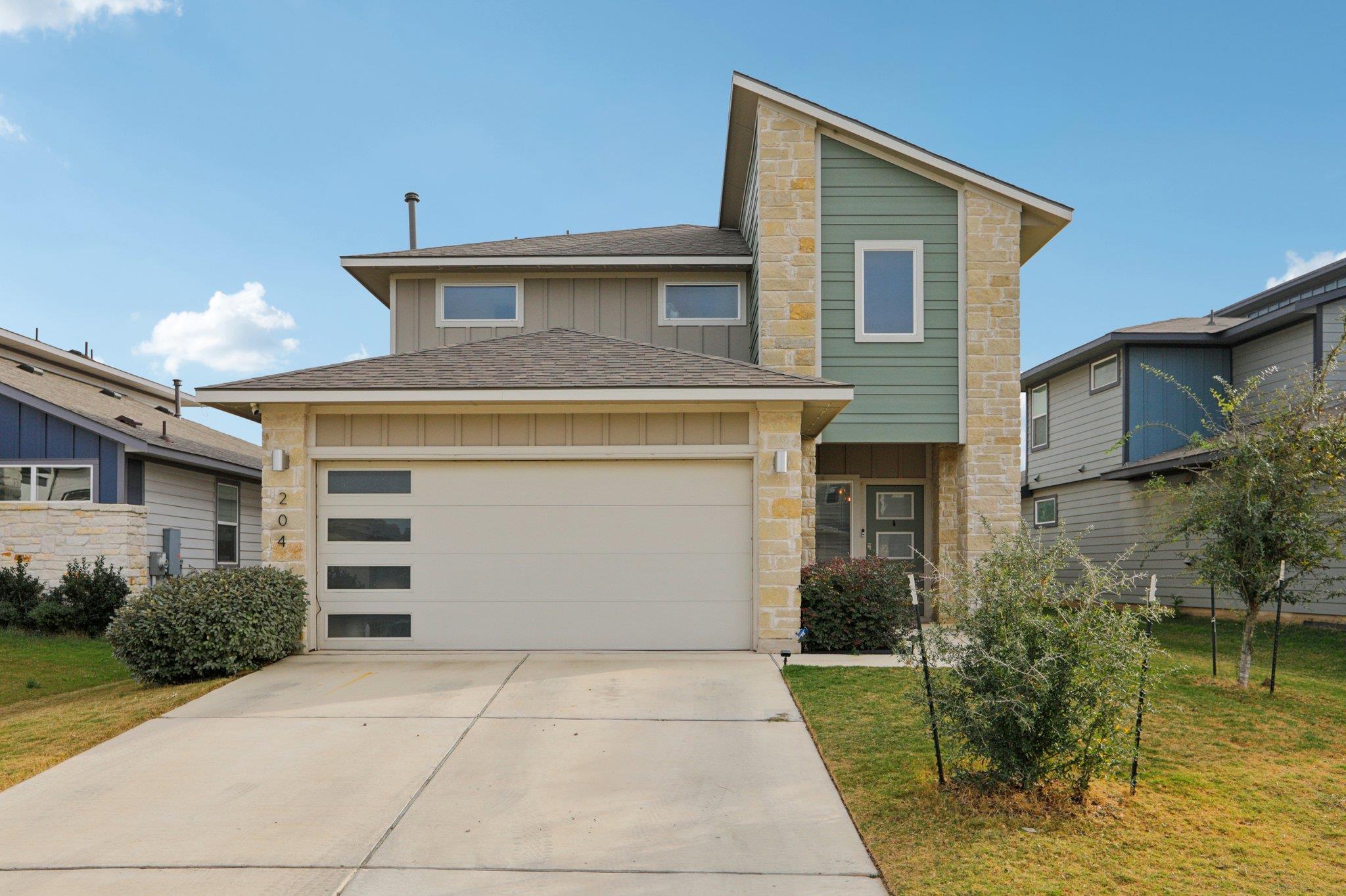 Listing photo 1 of 204  Cupreata Ln