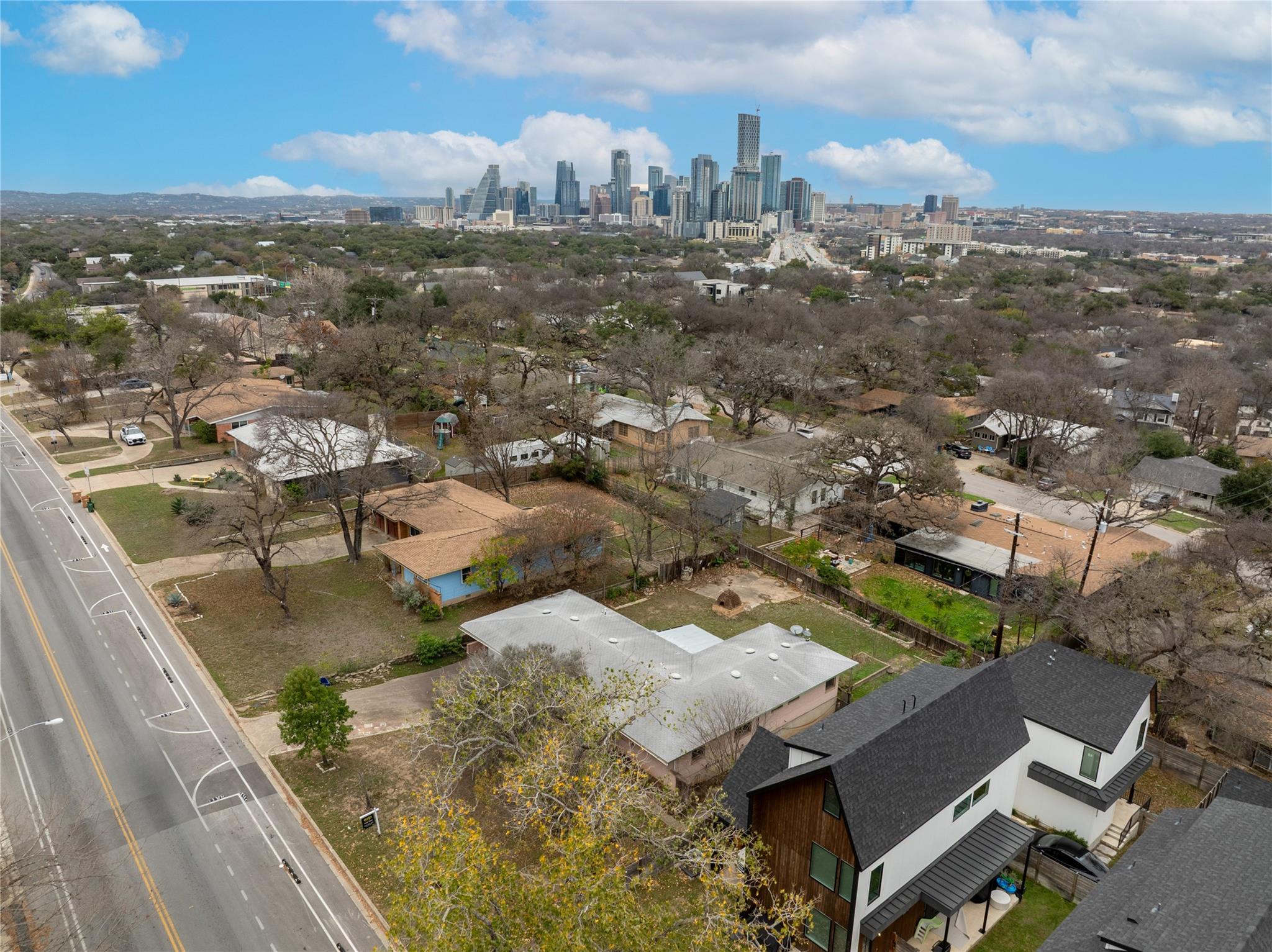 Listing photo 1 of 1710  Woodland Ave