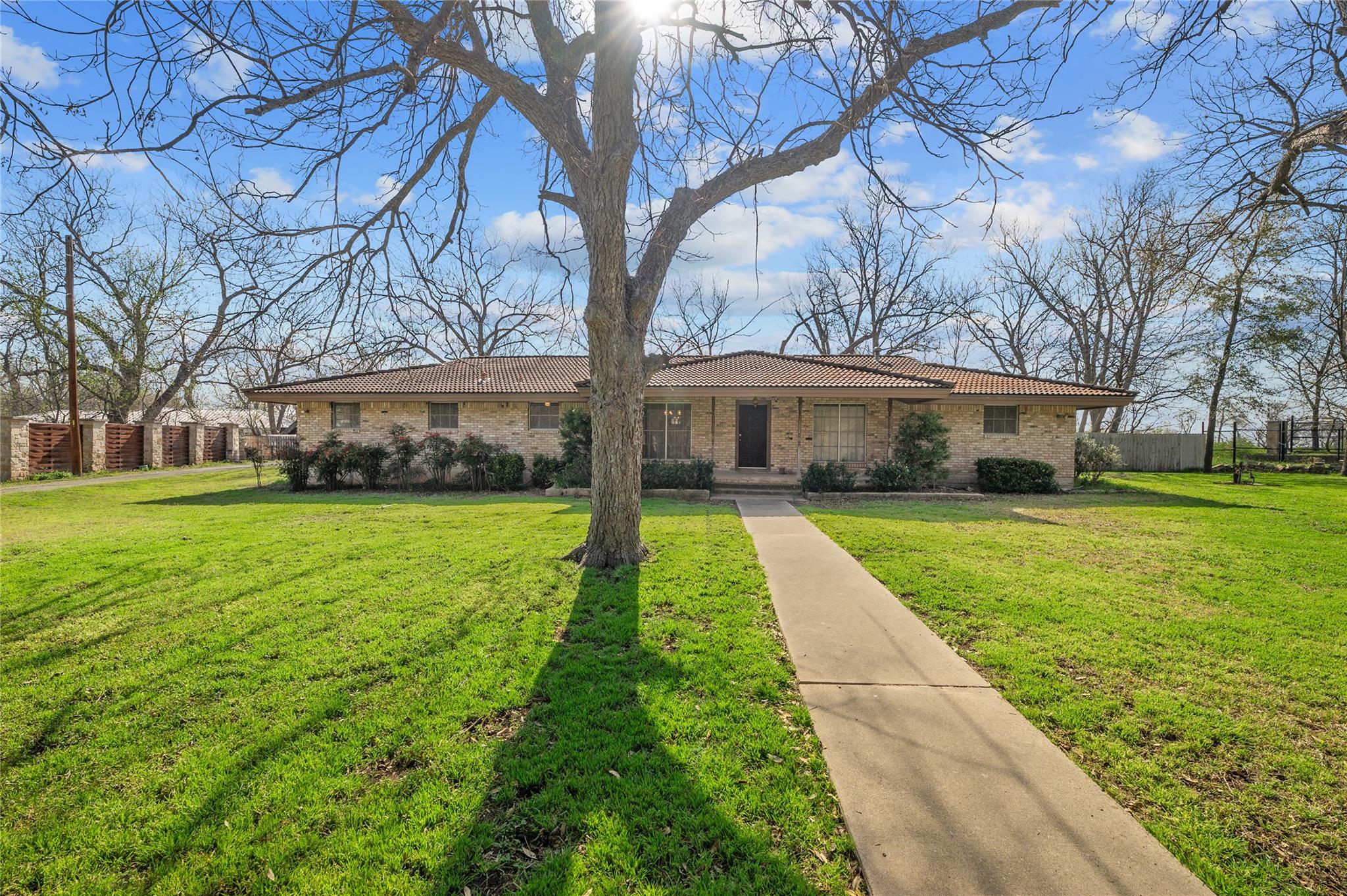 Listing photo 1 of 7705  Shelton Rd