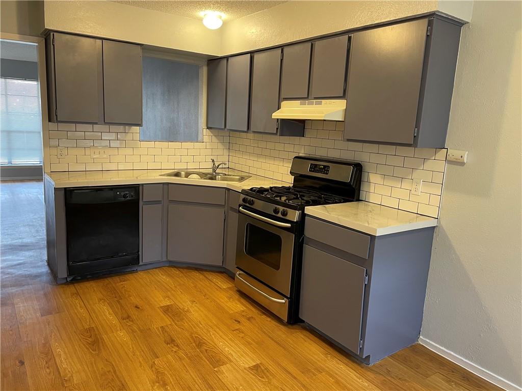 Listing photo 1 of 105  Meteor Dr  #A