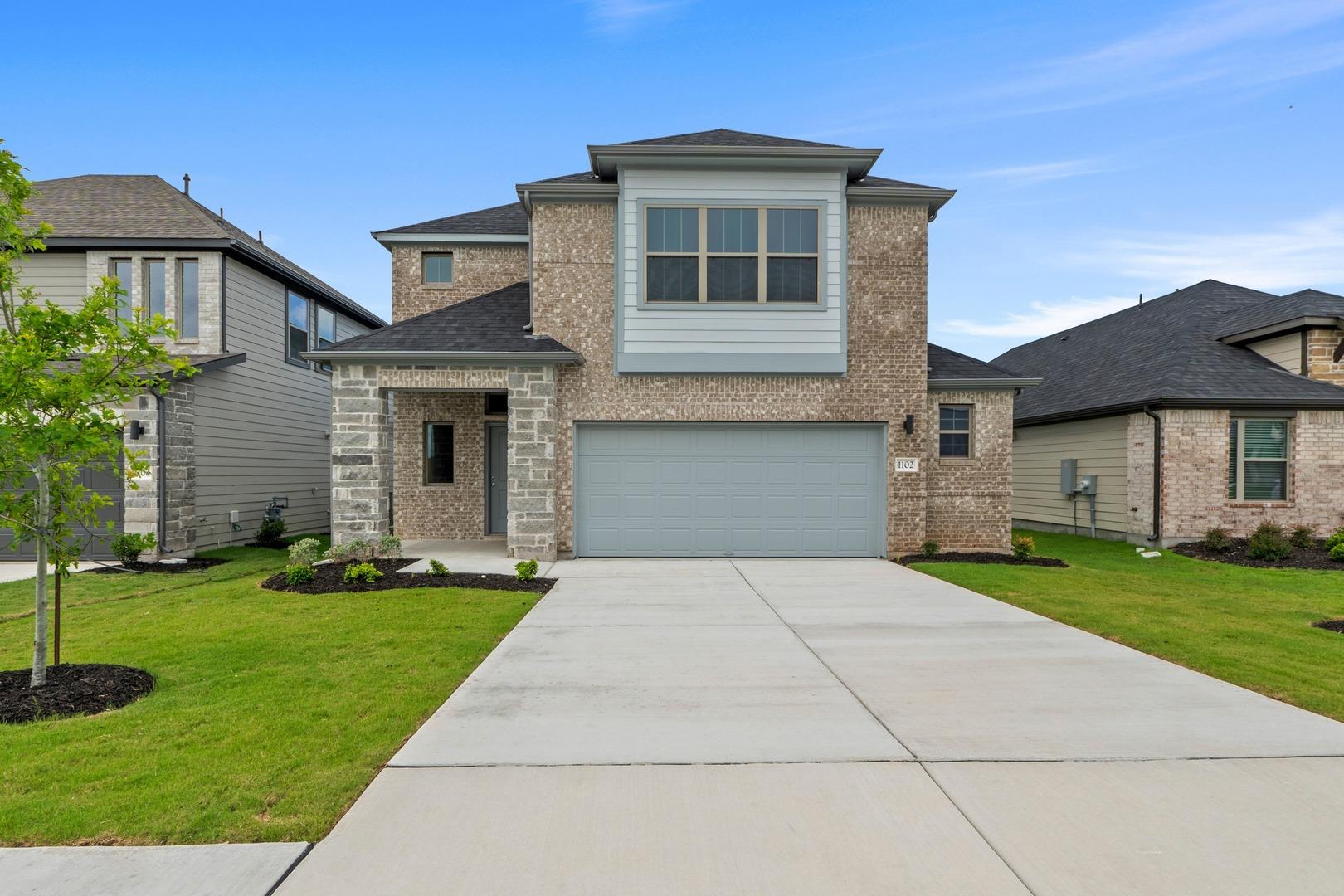 Listing photo 1 of 1102  Universal Dr