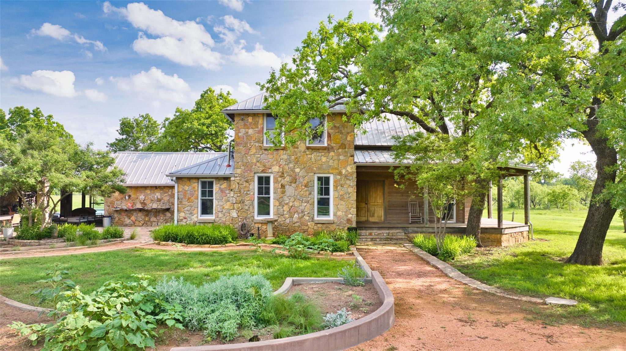 Listing photo 1 of 2969  County Road 422 None