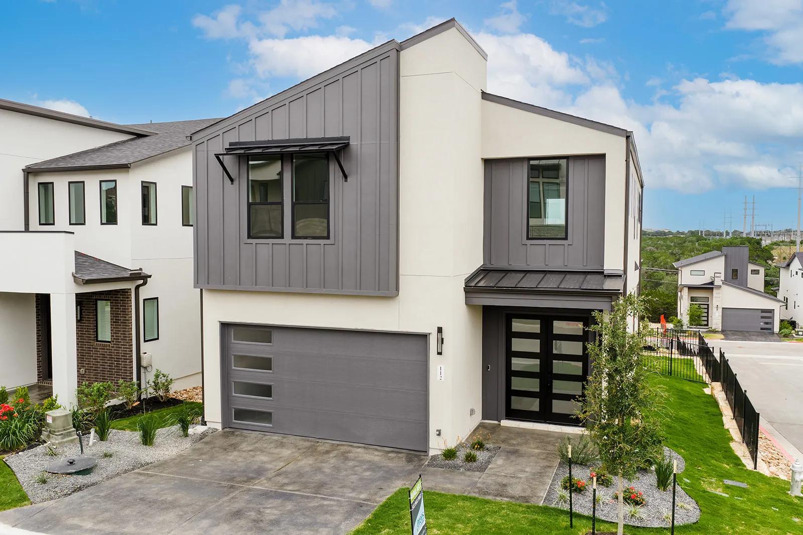 Listing photo 1 of 112  Pennybacker Ln