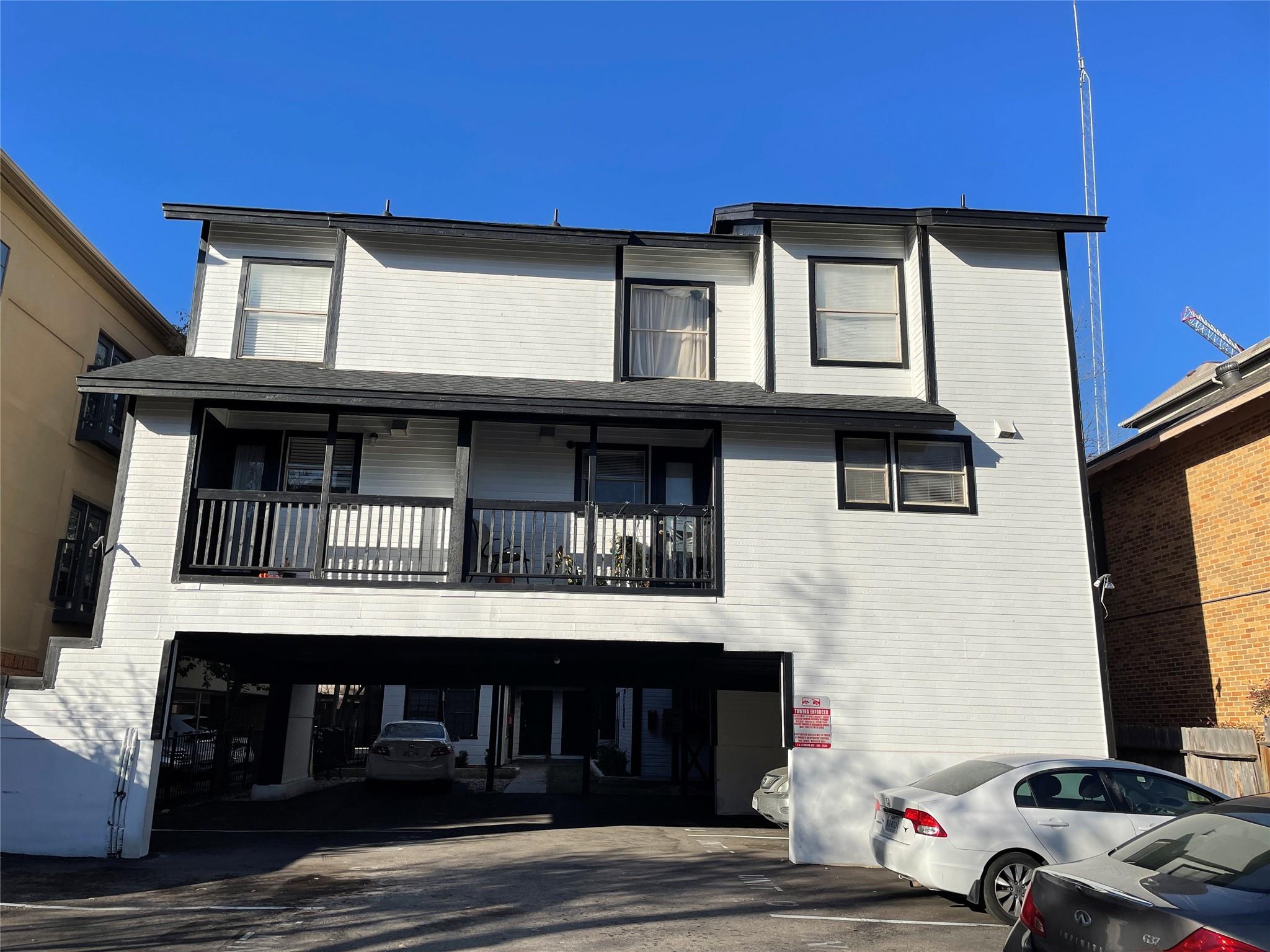 Listing photo 1 of 912 W 22nd 1/2 St  #I