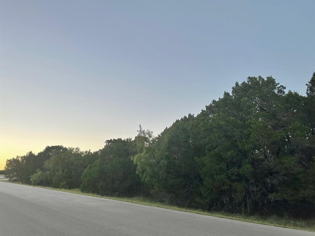 Listing photo 1 of 21402  Highland Lake Dr