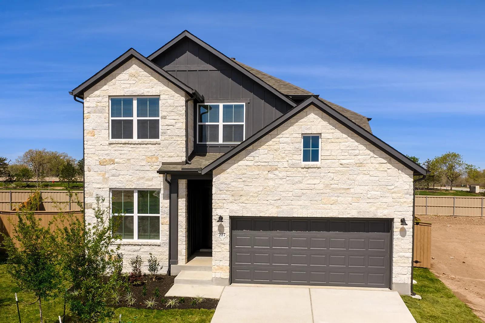 Listing photo 1 of 227  Kingswood Dr