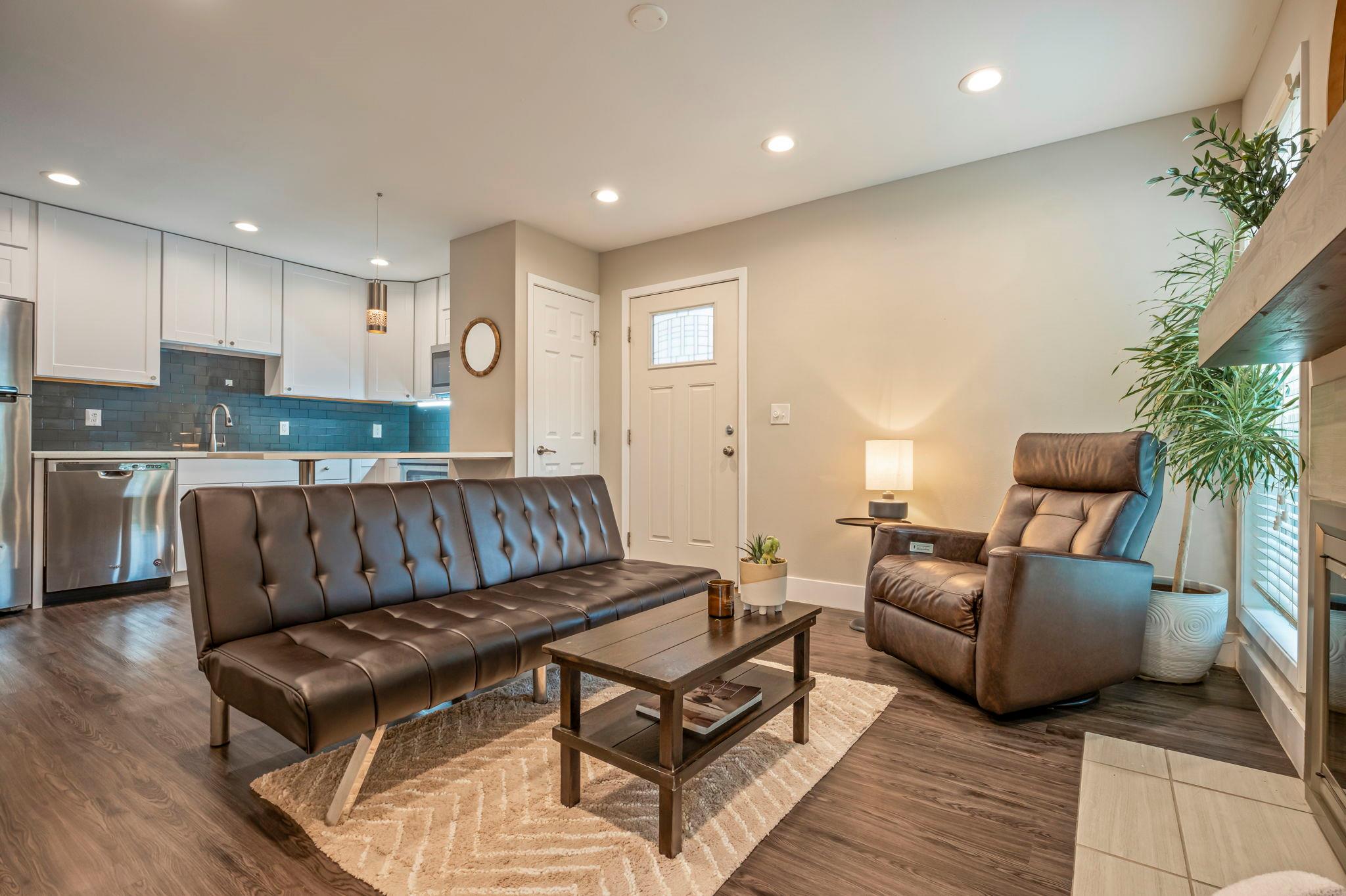 Listing photo 1 of 935  La Posada Dr  #148