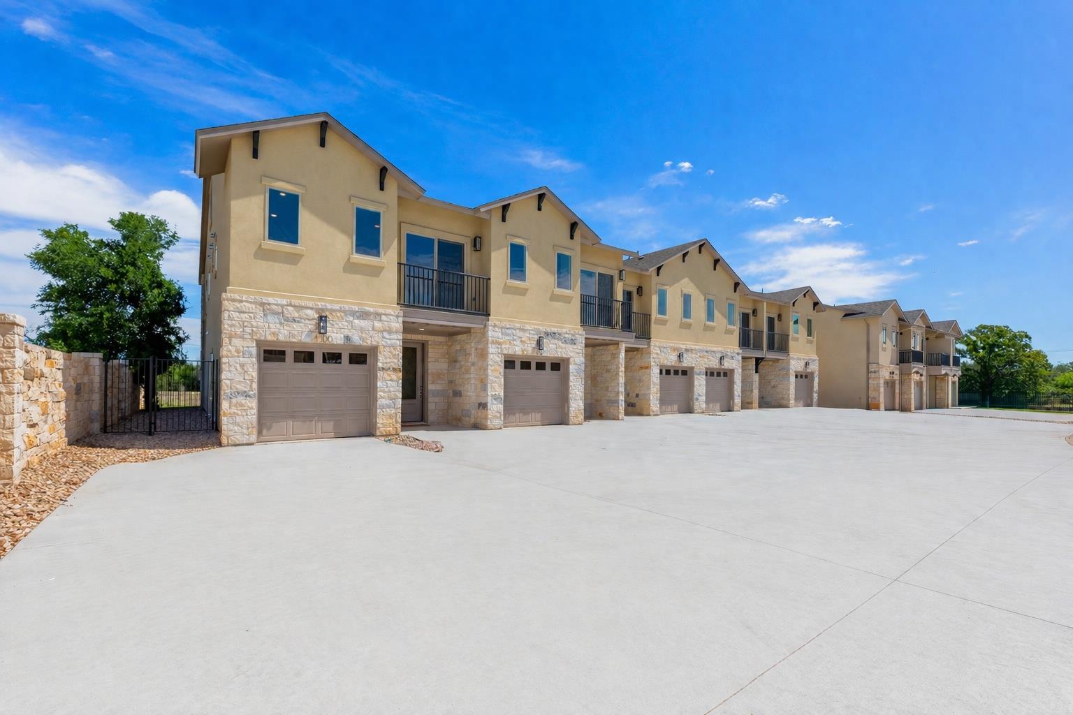 Listing photo 1 of 104  Tesla Cir