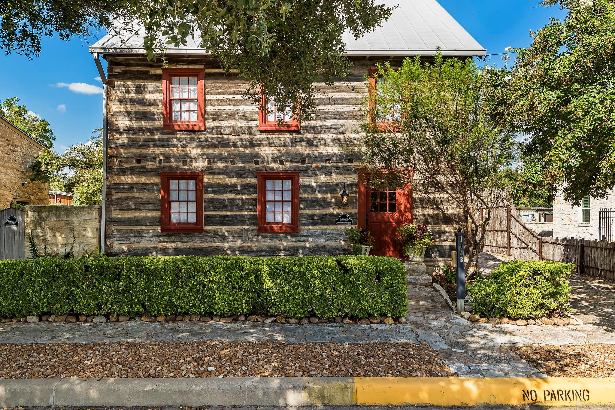 104  Austin St  #B 매물 사진 1