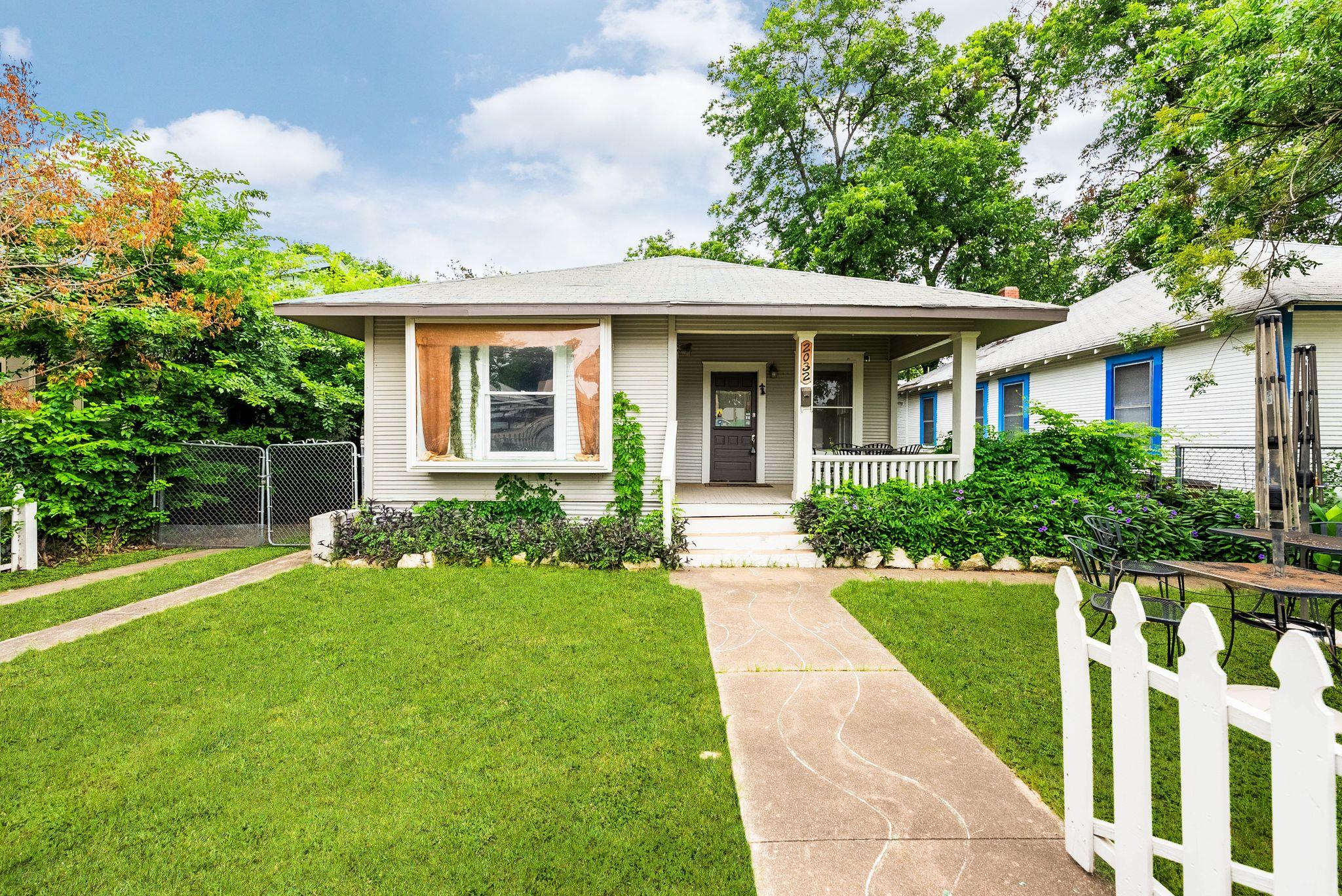 Bungalow featuring covered porch