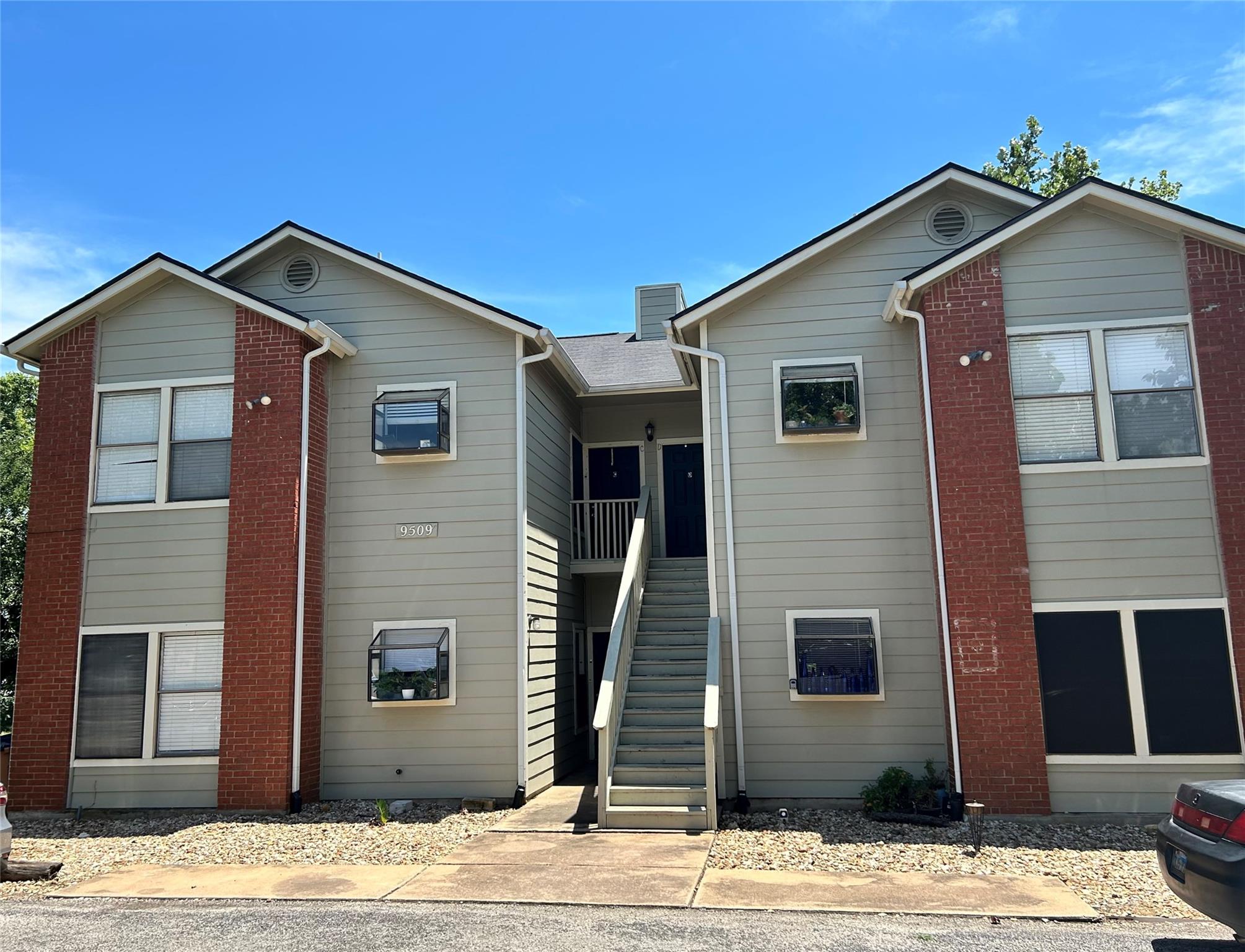 Listing photo 1 of 9509  Kempler Dr