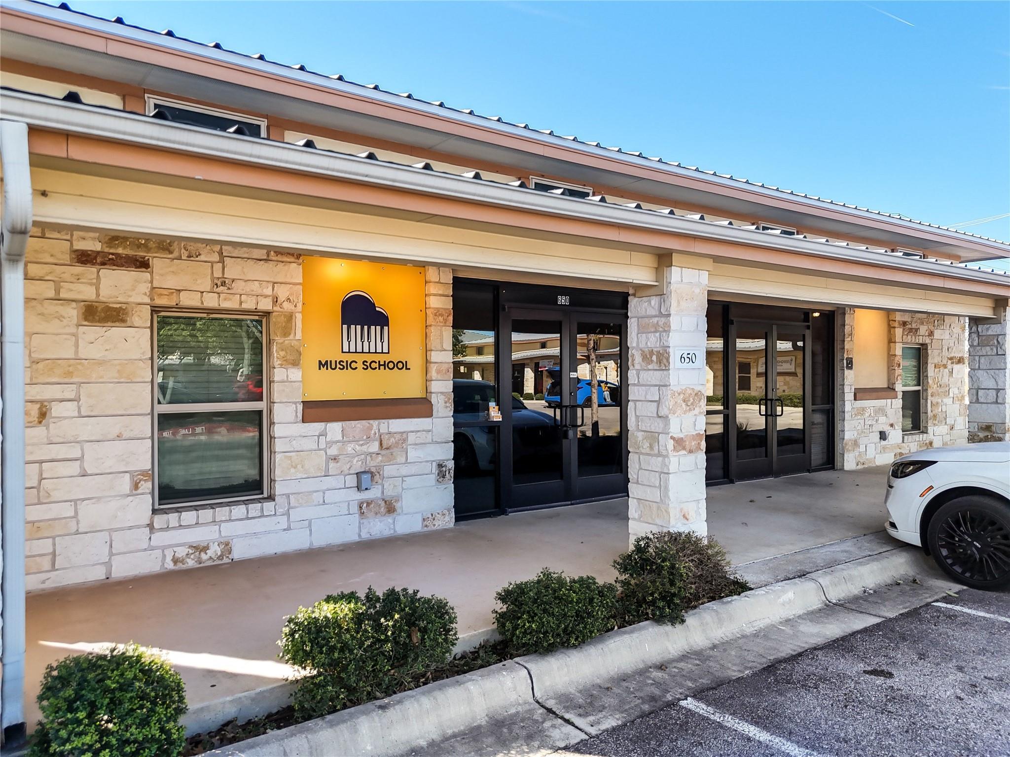 Listing photo 1 of 3001  Joe Dimaggio Blvd  #600A + 650B