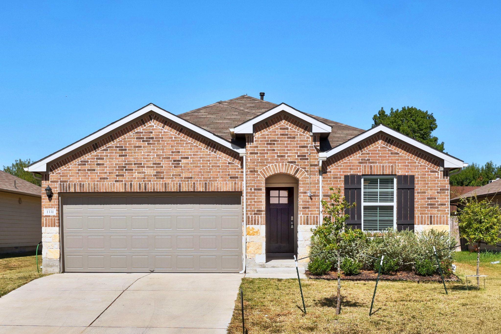 Listing photo 1 of 1331  Camden Ln