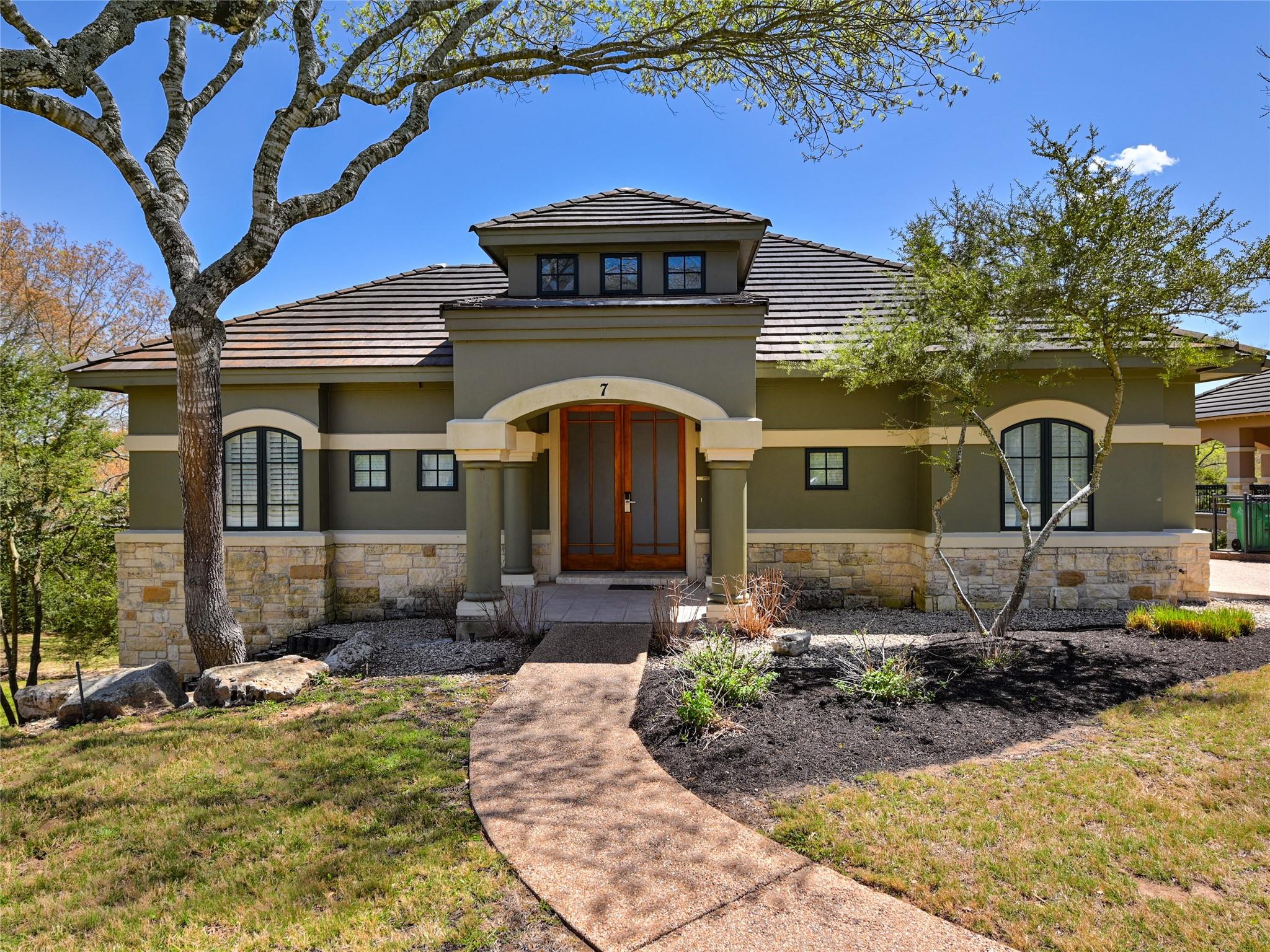 Listing photo 1 of 8212  Barton Club Dr  #11-5