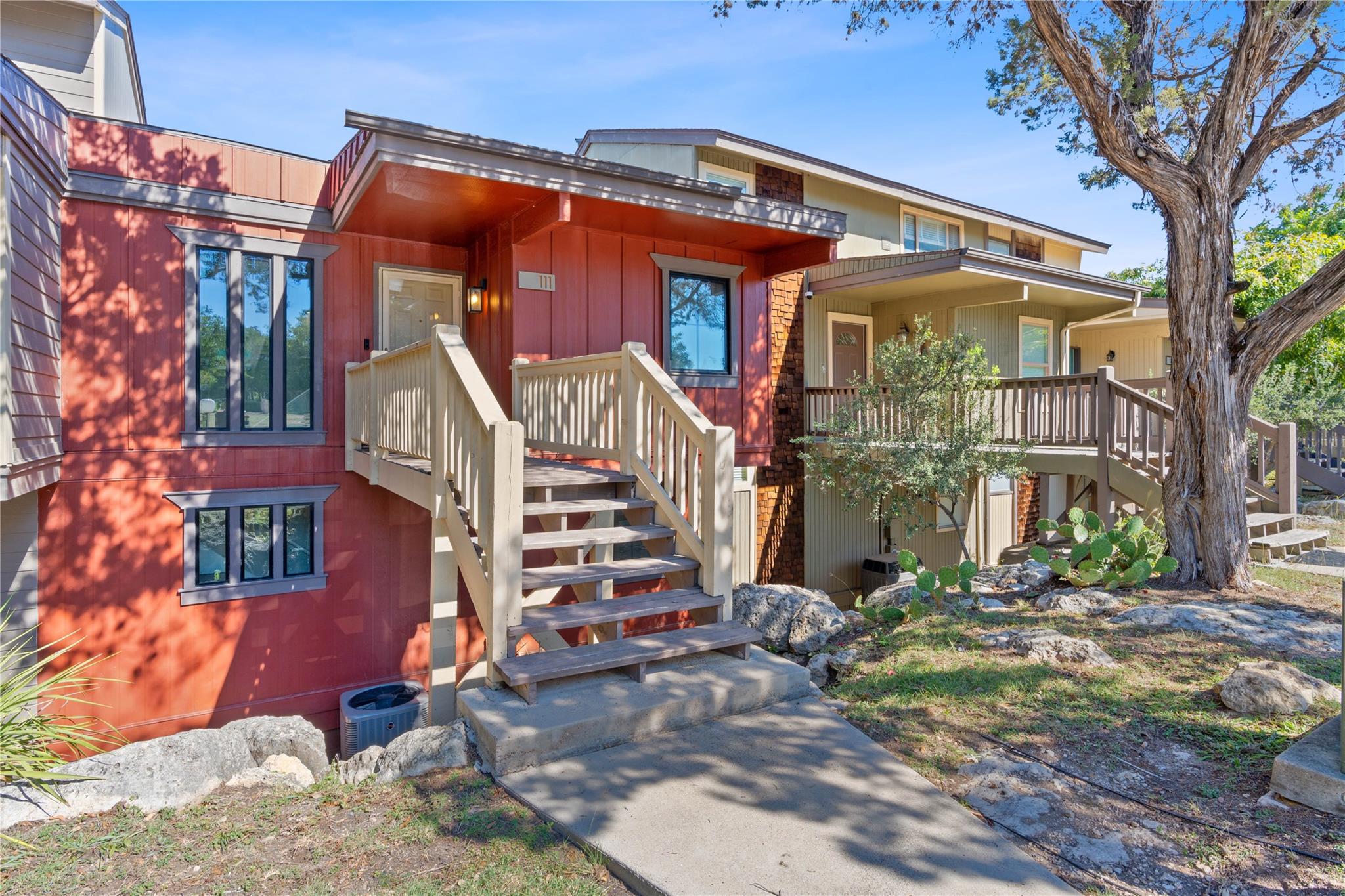 Listing photo 1 of 111  Comanche Pt