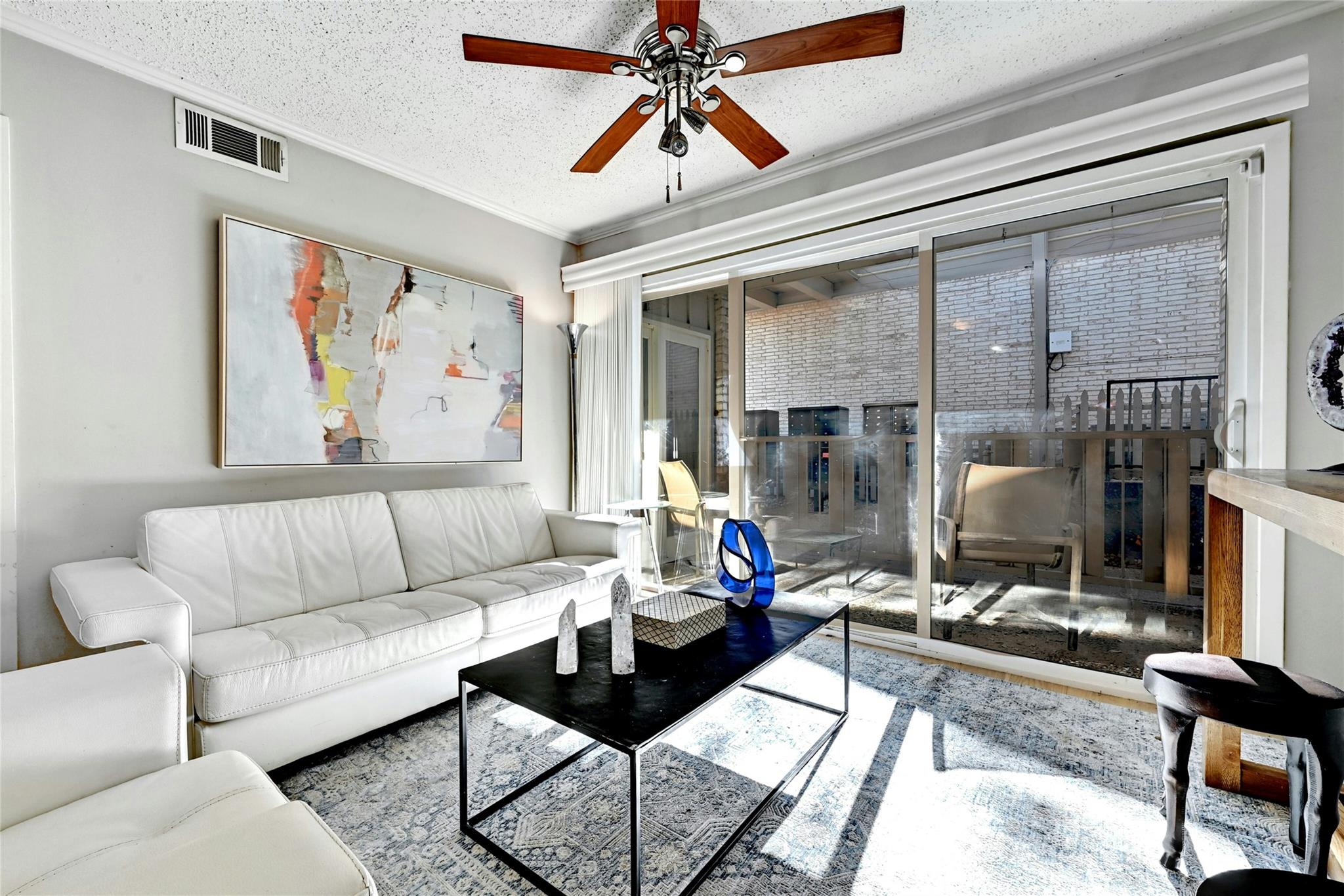 Listing photo 1 of 1304  Summit St  #101