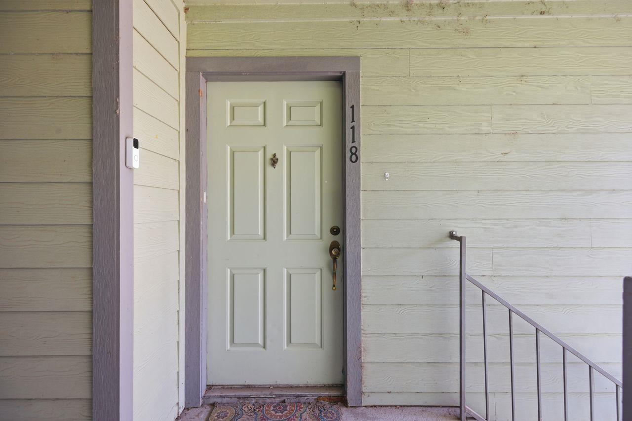 Listing photo 1 of 4500 E Oltorf St