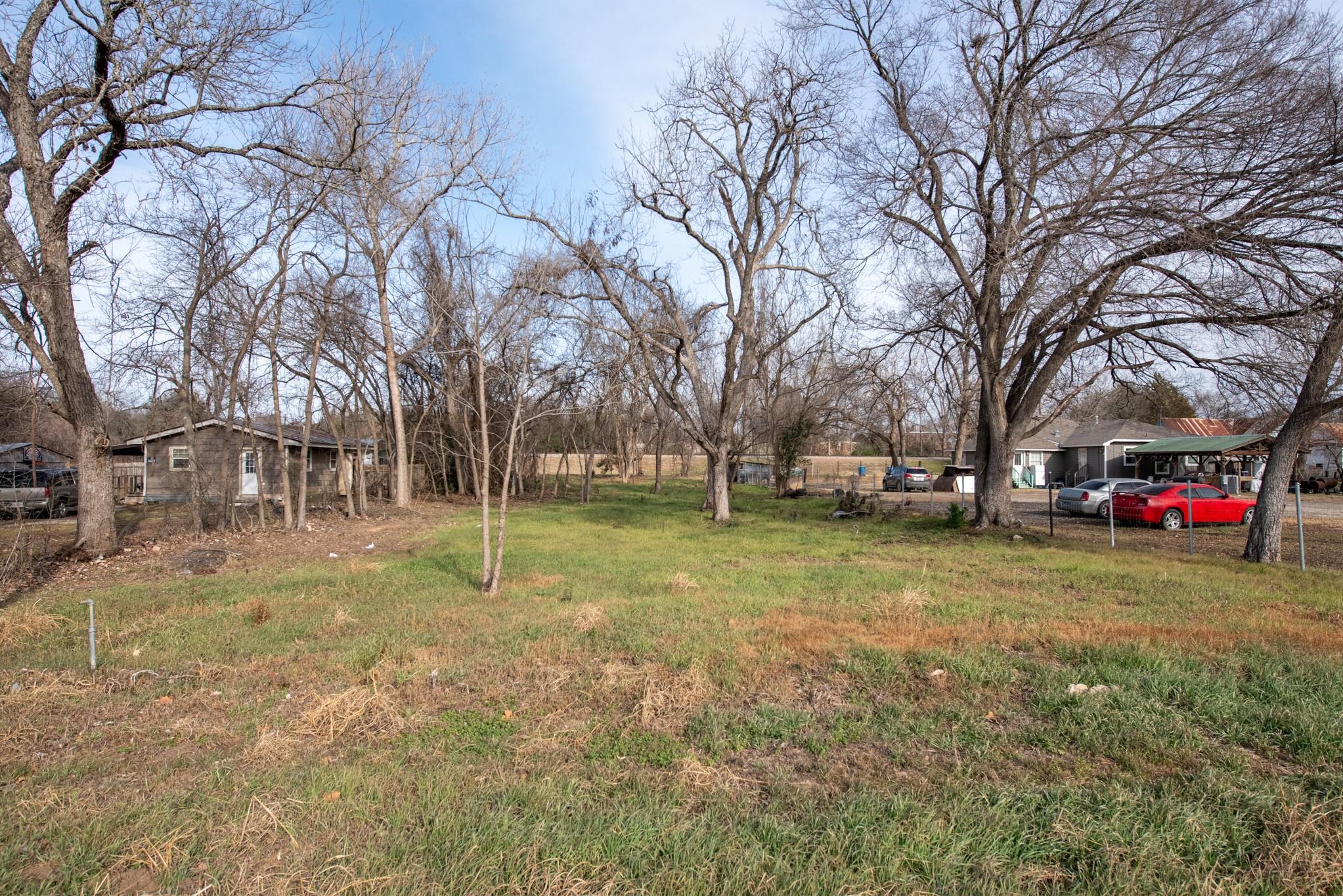 Listing photo 1 of 418 S Avenue D Ave
