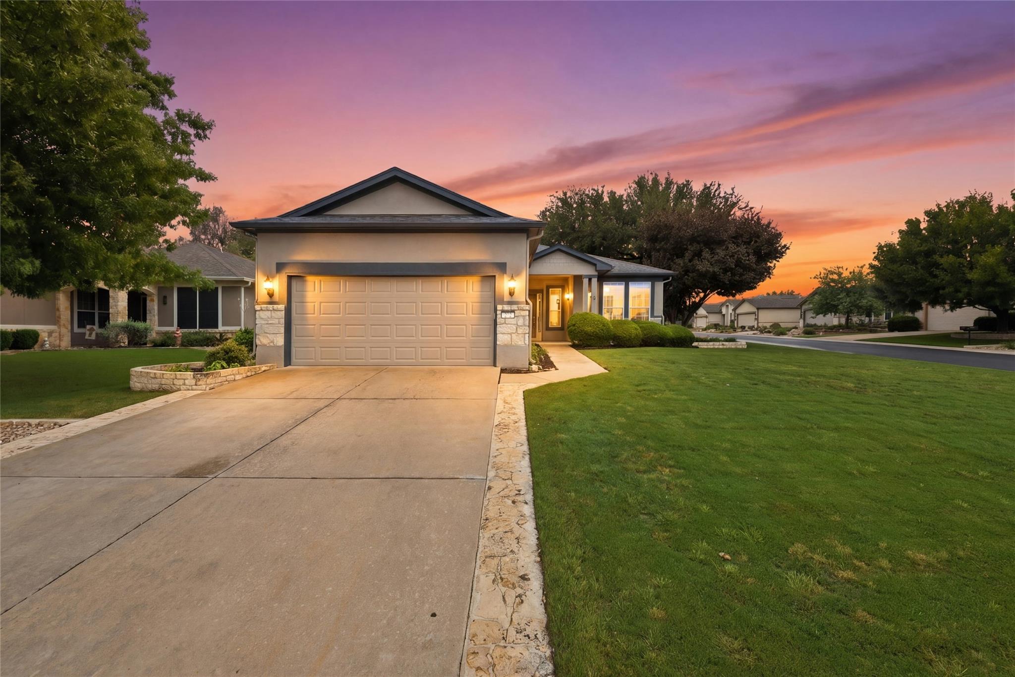 Listing photo 1 of 202  Palmetto Dr