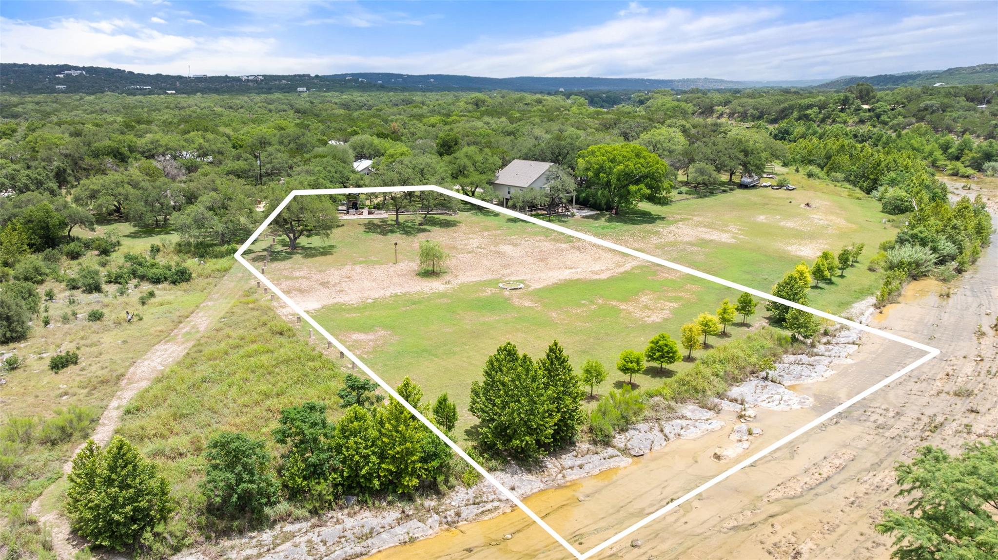 Listing photo 1 of 200  Rim Rd