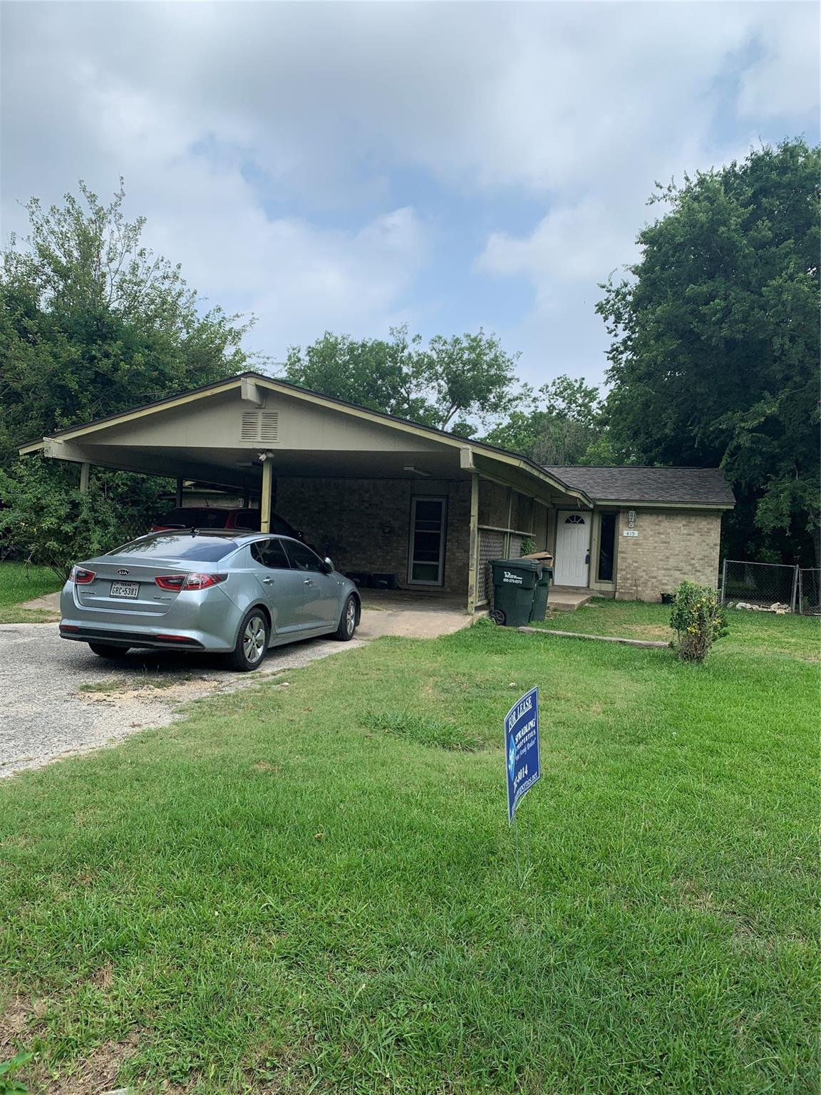 Listing photo 1 of 413-415  Live Oak St  #A & B