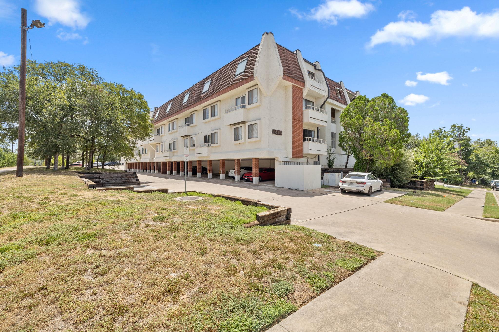 Listing photo 1 of 3115  Helms St  #212