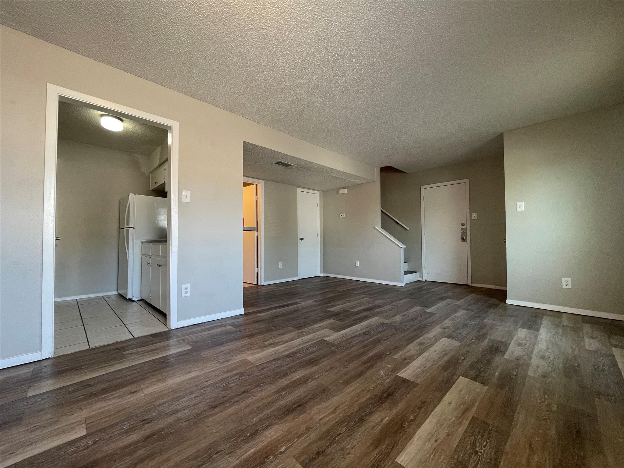 Listing photo 1 of 2619  Ektom Dr  #C