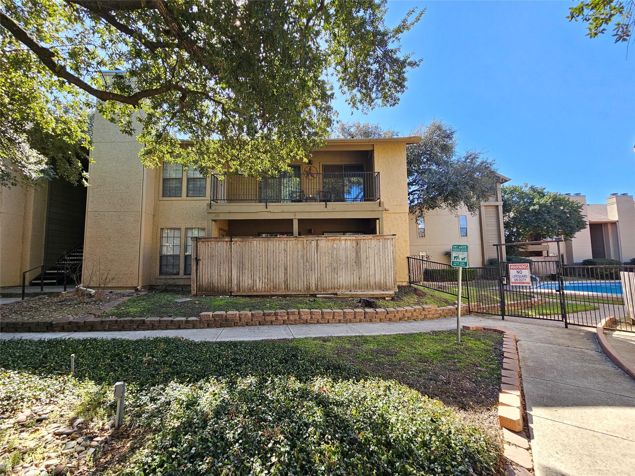 Listing photo 1 of 1202  Thorpe Ln  #604