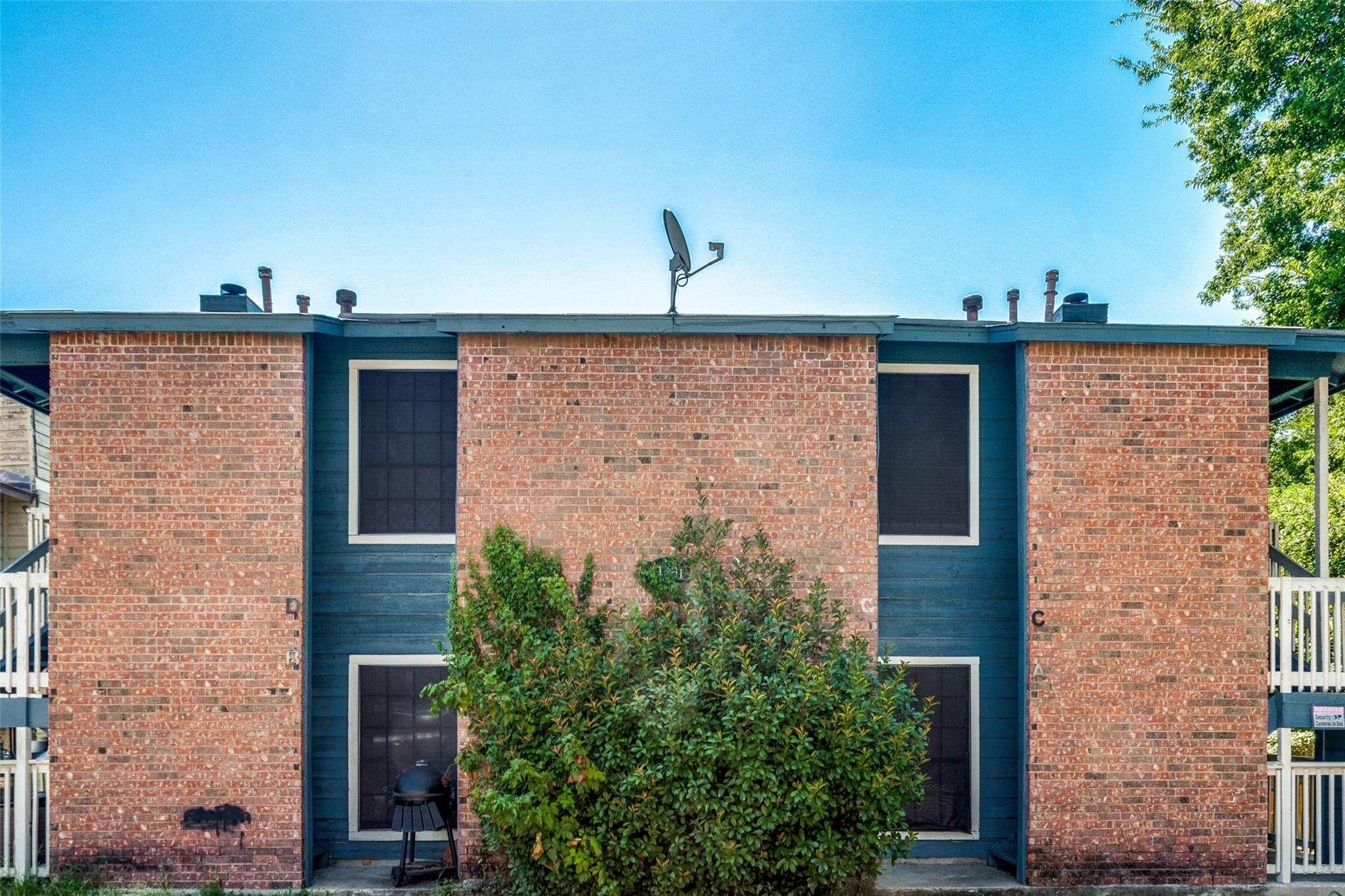 Listing photo 1 of 11301  NICOLE Cv  #C