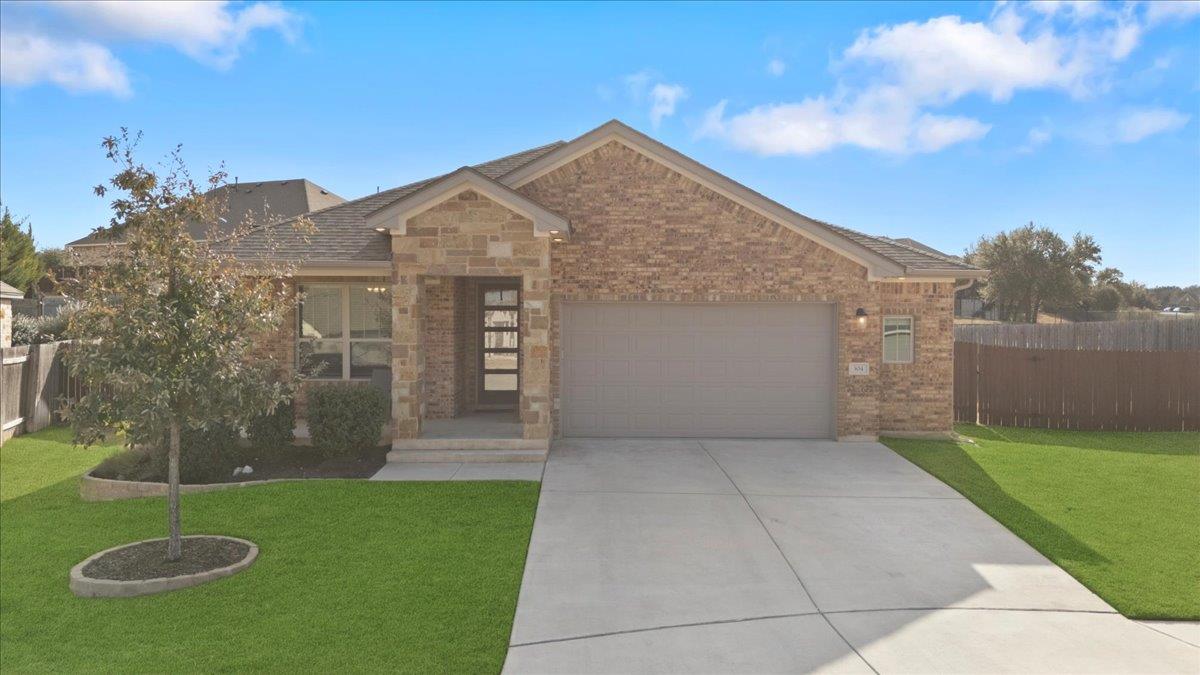 Ranch-style house with brick siding, driveway, an