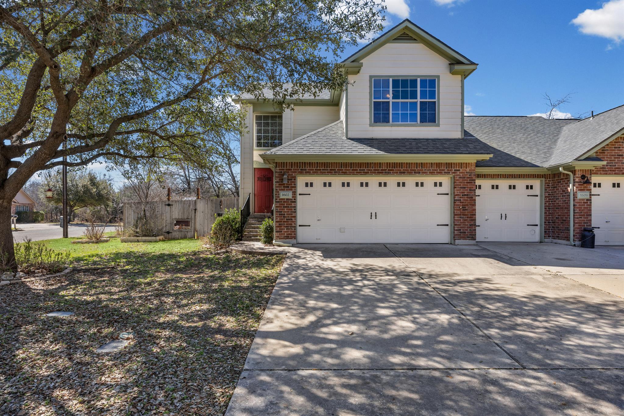 Ảnh nhà đang rao bán 1 của 1602  Westwood Ln