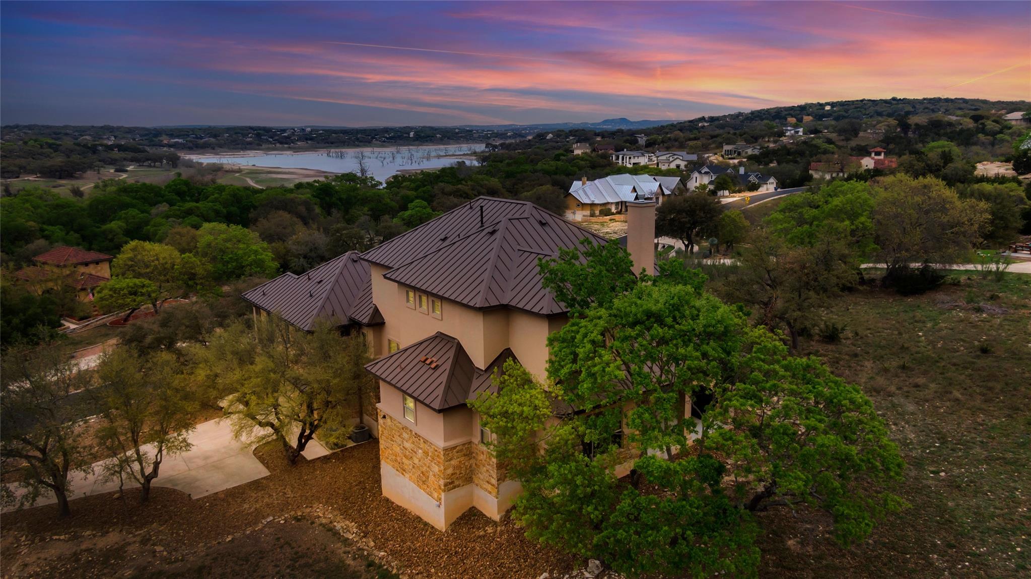 Aerial view at dusk of view of wooded area