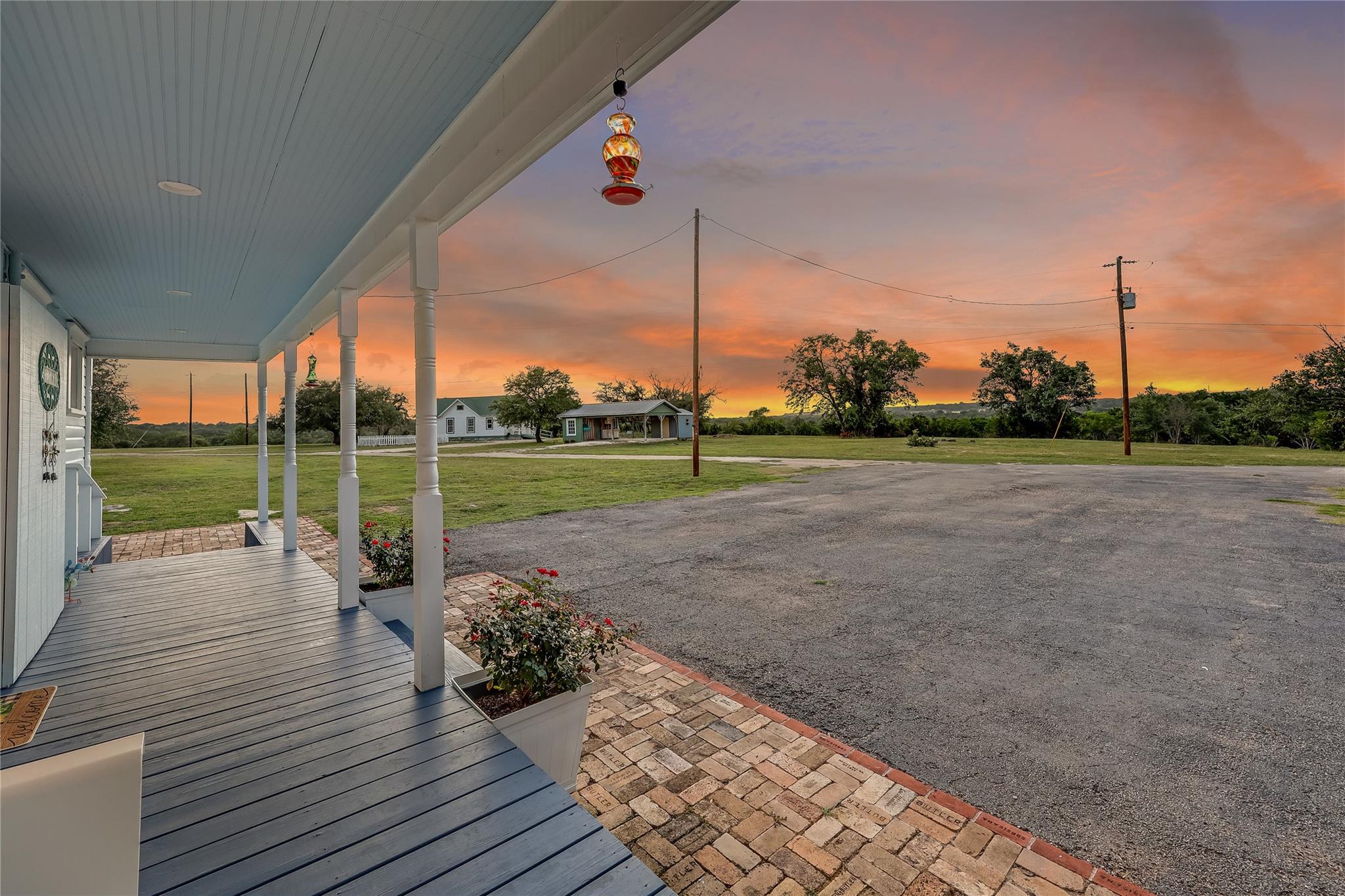 Listing photo 1 of 13471  Cedar Valley Rd