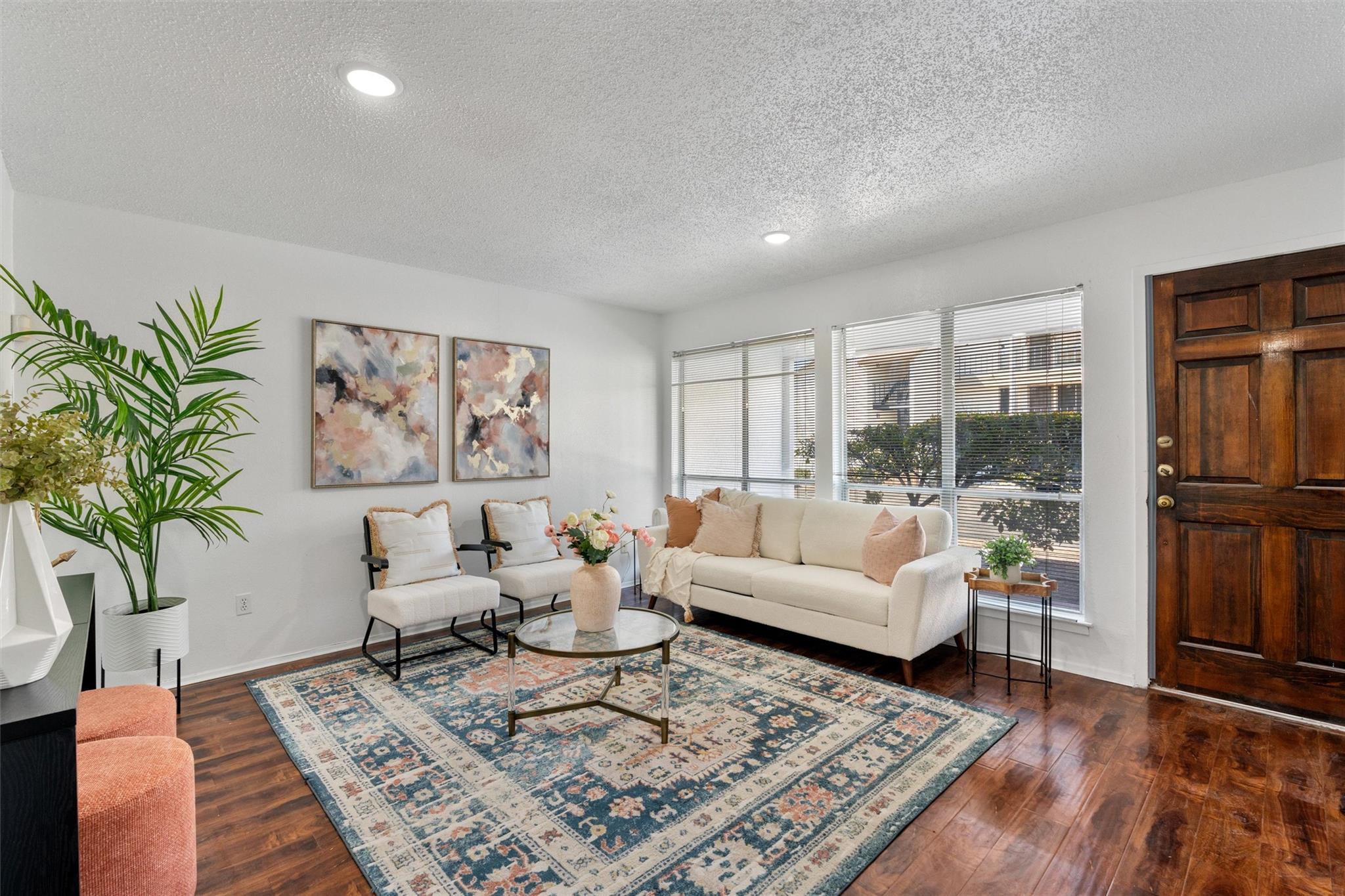 Listing photo 1 of 6910  Hart Ln  #203