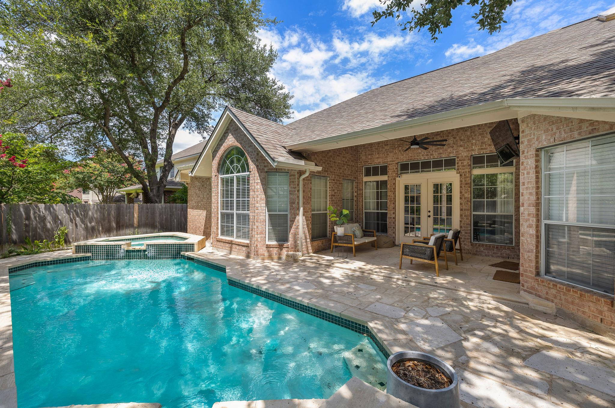Listing photo 1 of 2040  Saint Andrews Dr