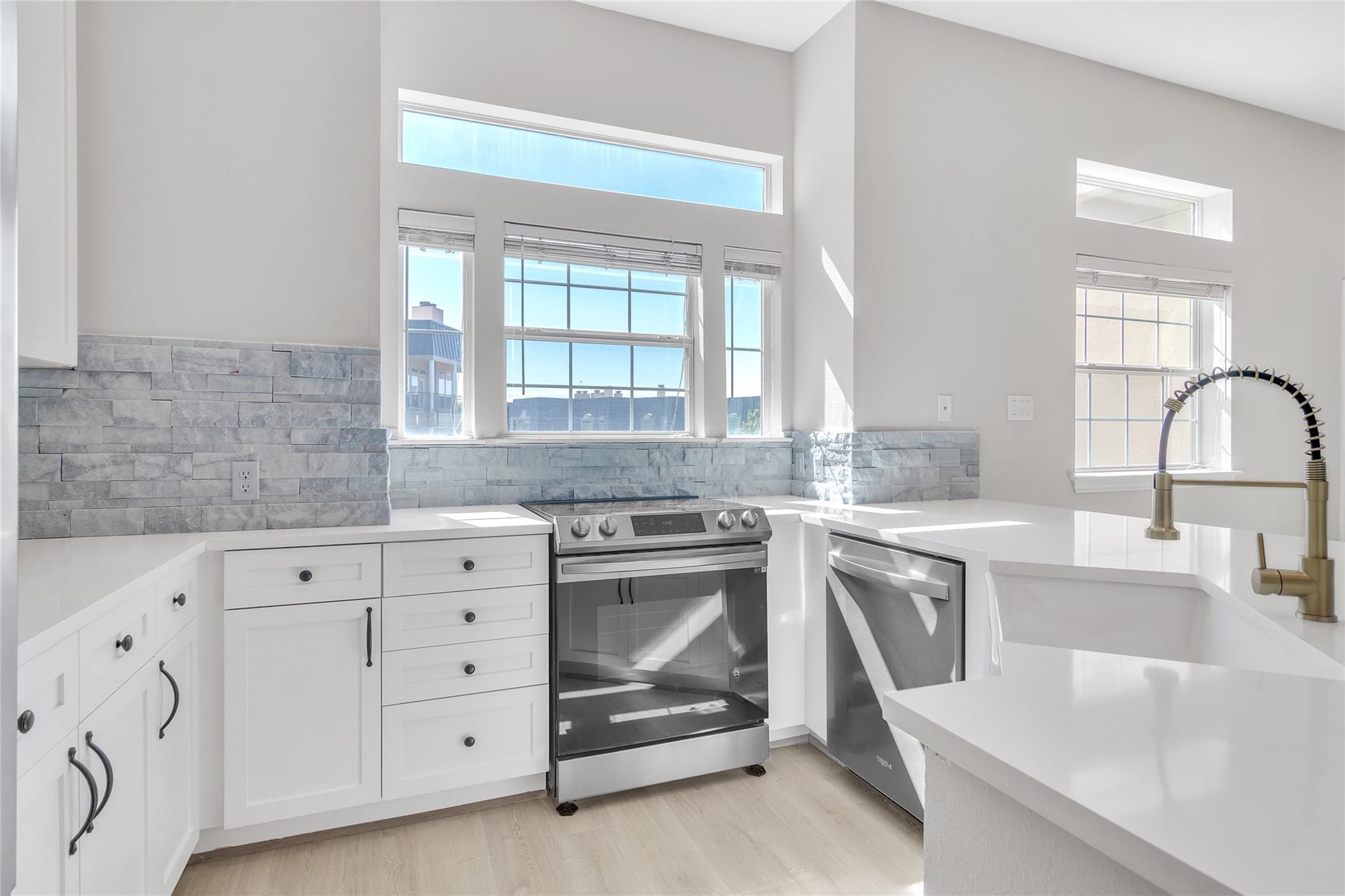 Listing photo 1 of 2918  Ranch Road 620 None N #281
