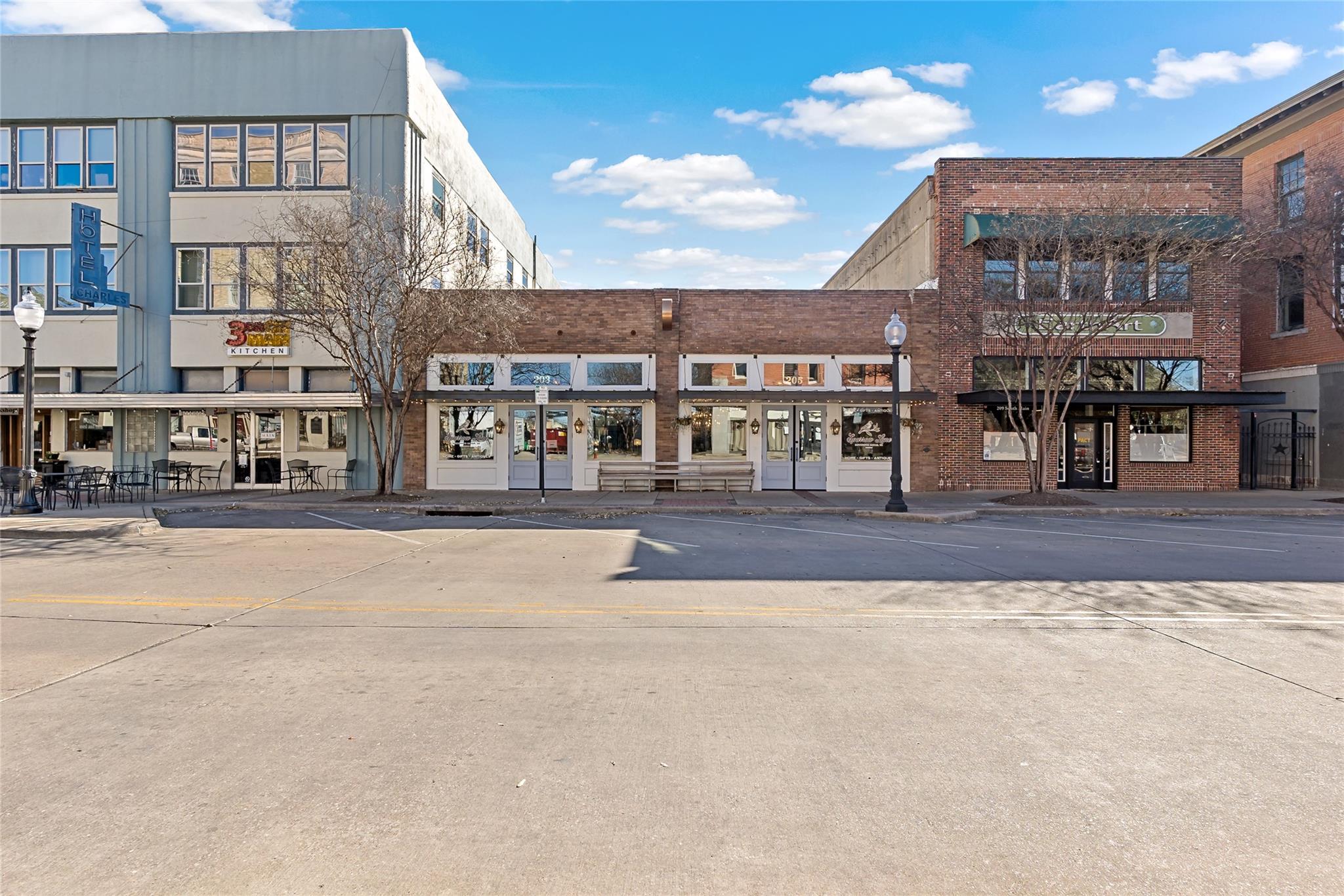 Listing photo 1 of 205 S Main St