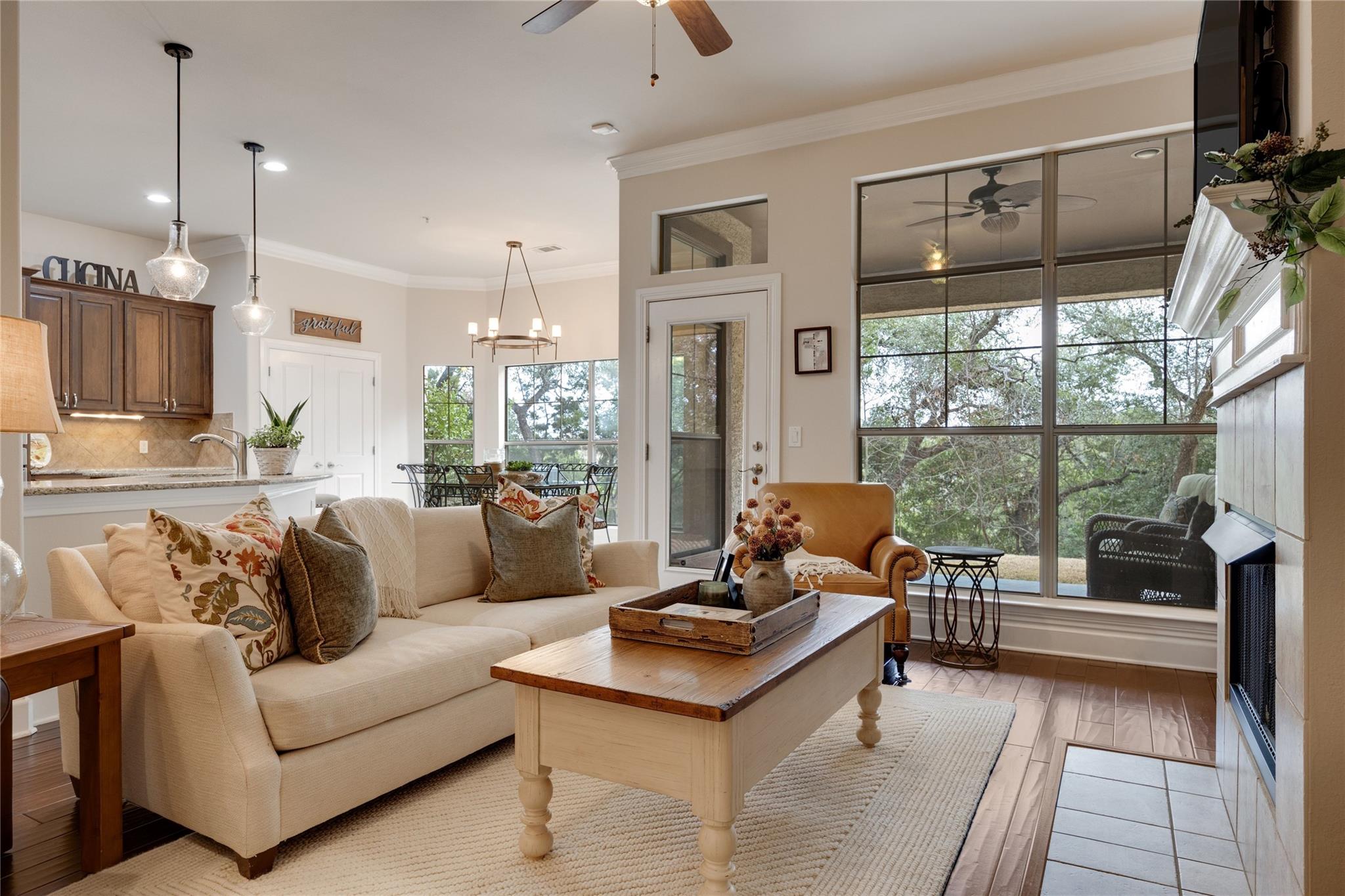 Listing photo 1 of 7800  Southwest Pkwy  #412