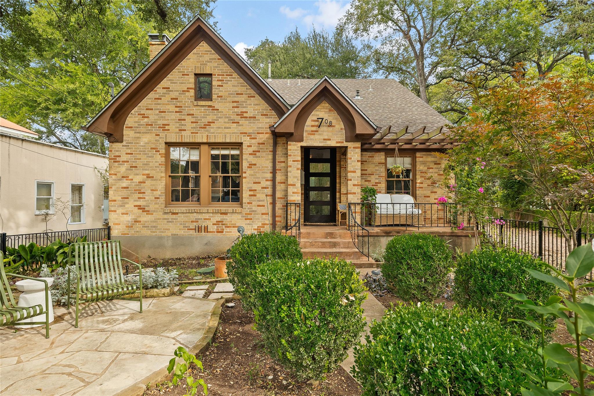 Listing photo 1 of 708  Sparks Ave