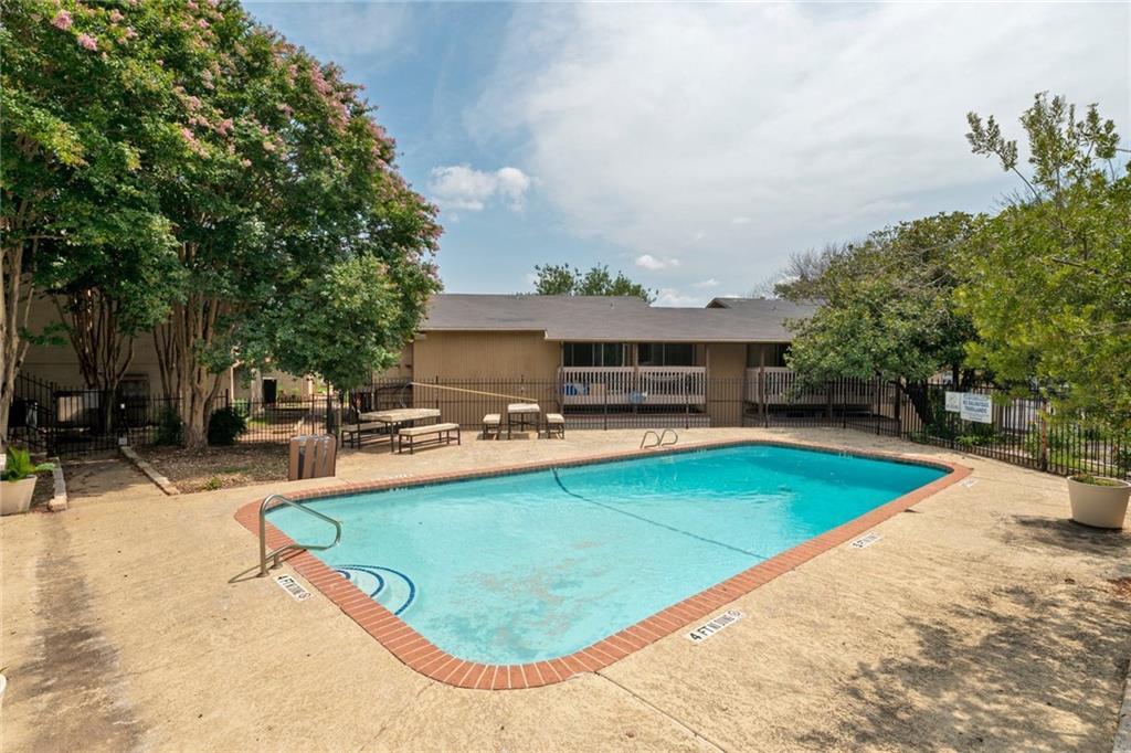 Listing photo 1 of 2124  Burton Dr  #140